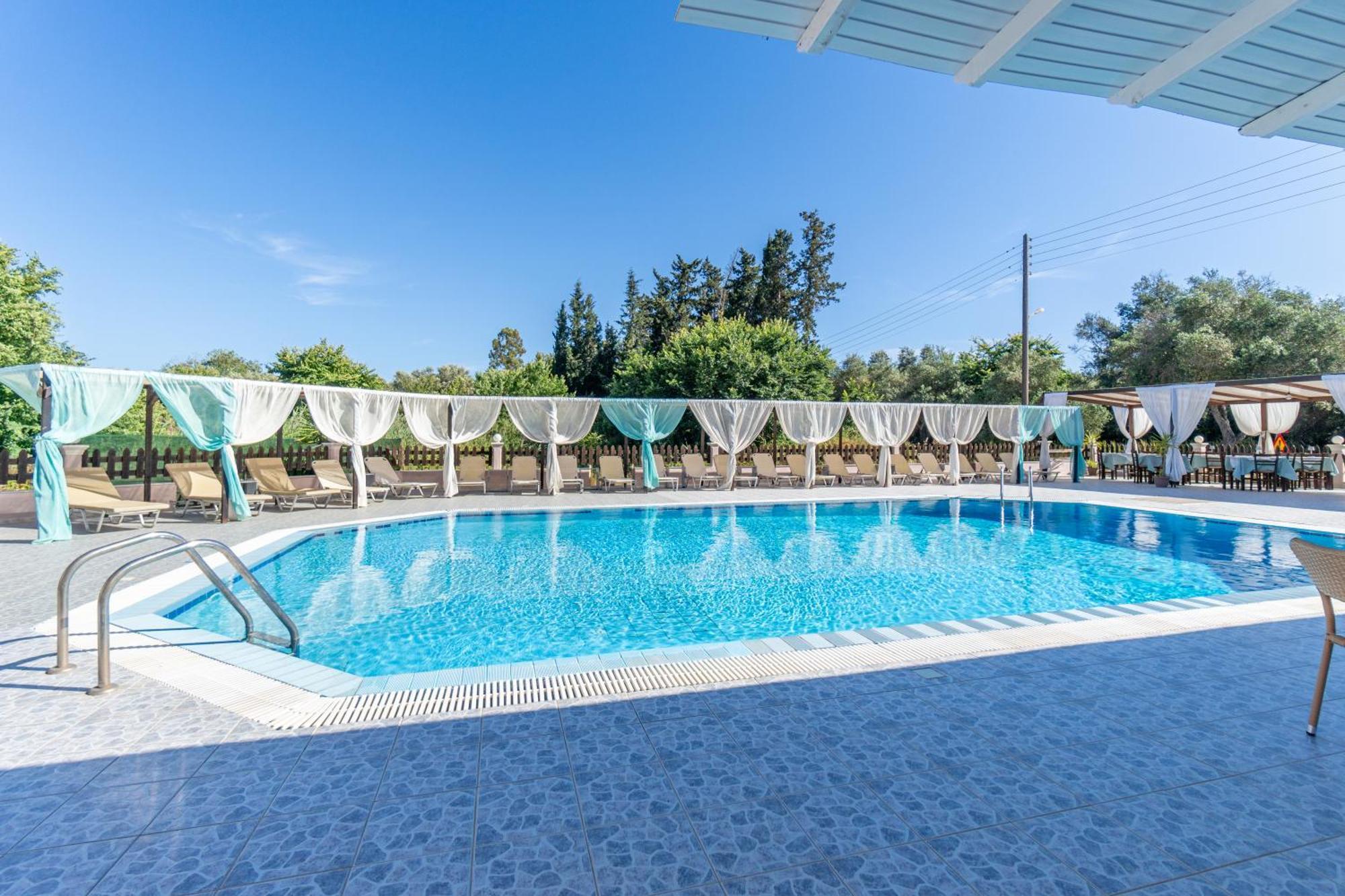 Sandy Beach Complex - Poolside Studios & Seaside Apartments Aparthotel