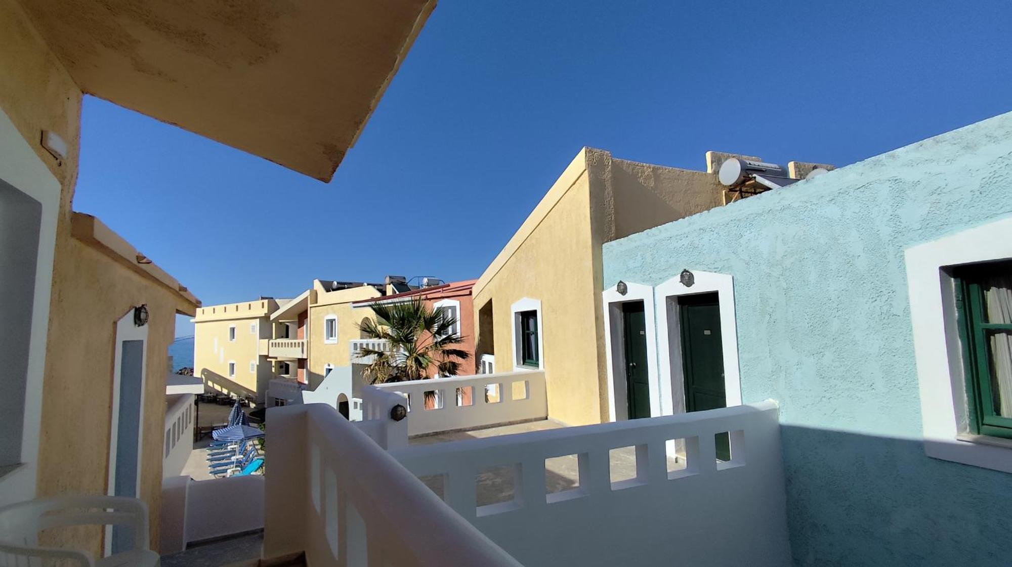 Aparthotel Niros Beachfront *
