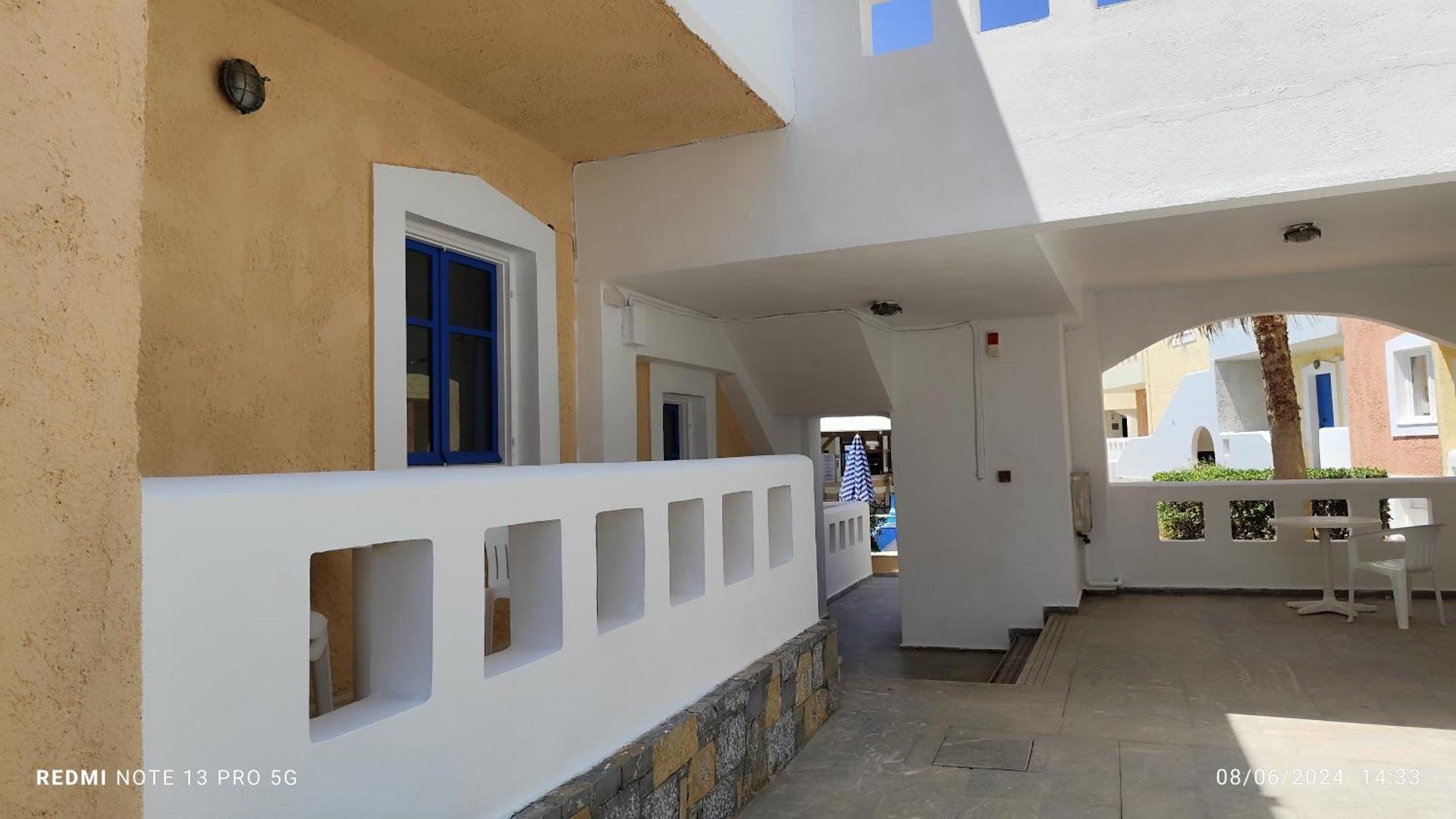 Aparthotel Niros Beachfront Kokkini Hani