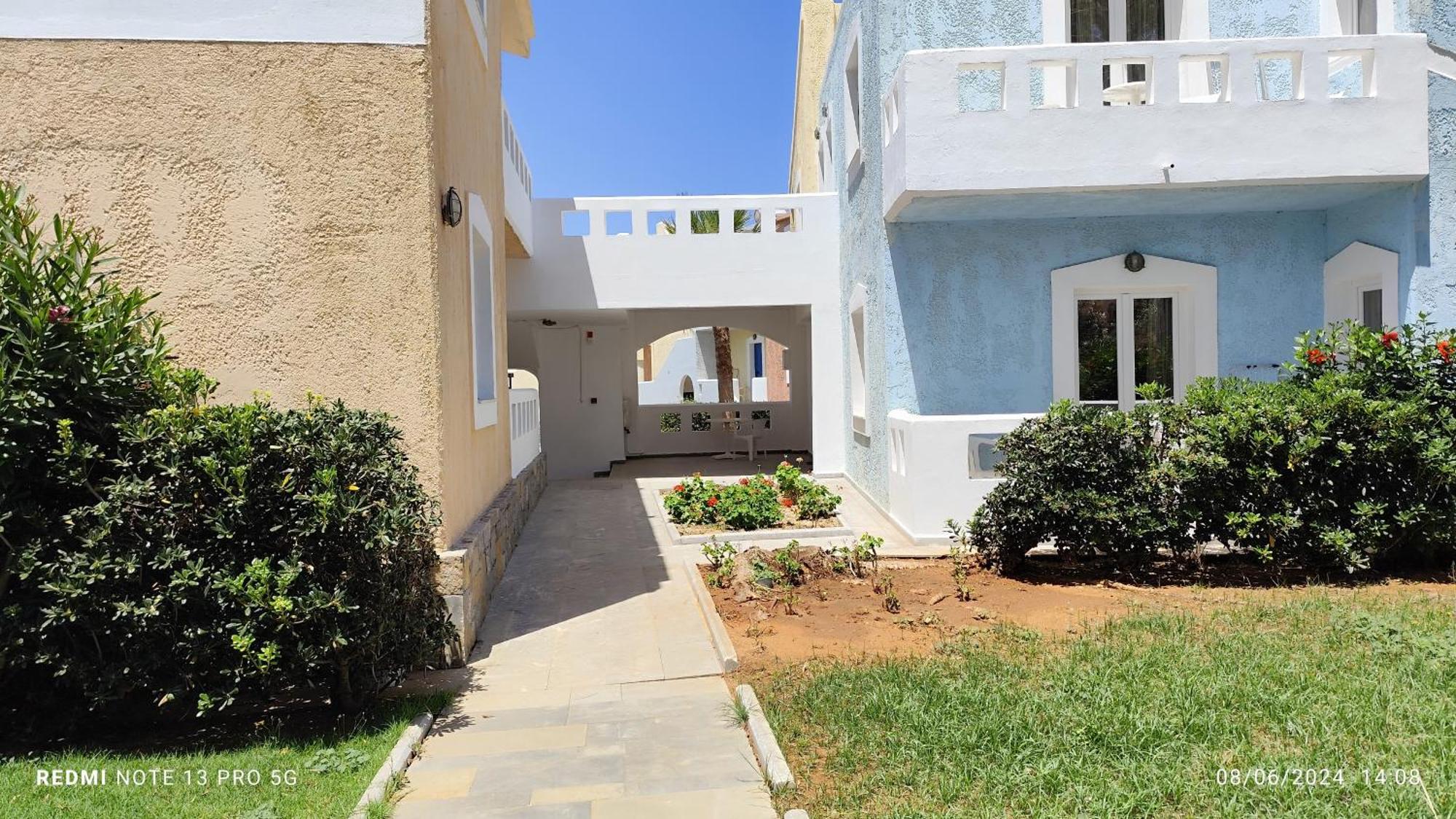 Aparthotel Niros Beachfront Kokkini Hani