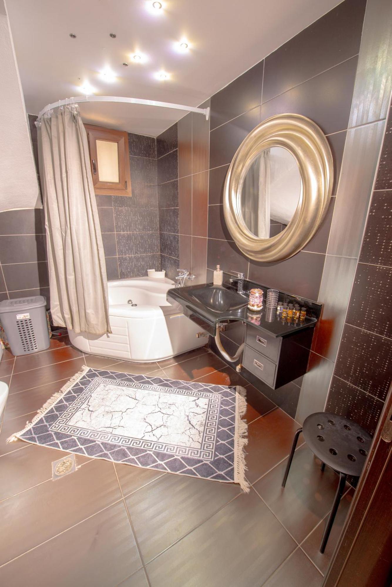 Olympus Sea View Apartment. *