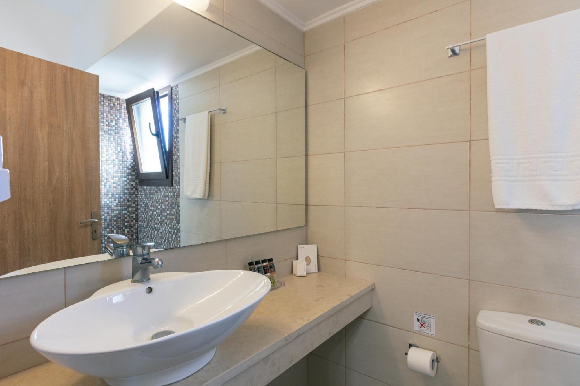 Villa Roupes Iii, Family Villa, Fantastic Views, Private Pool Roupai