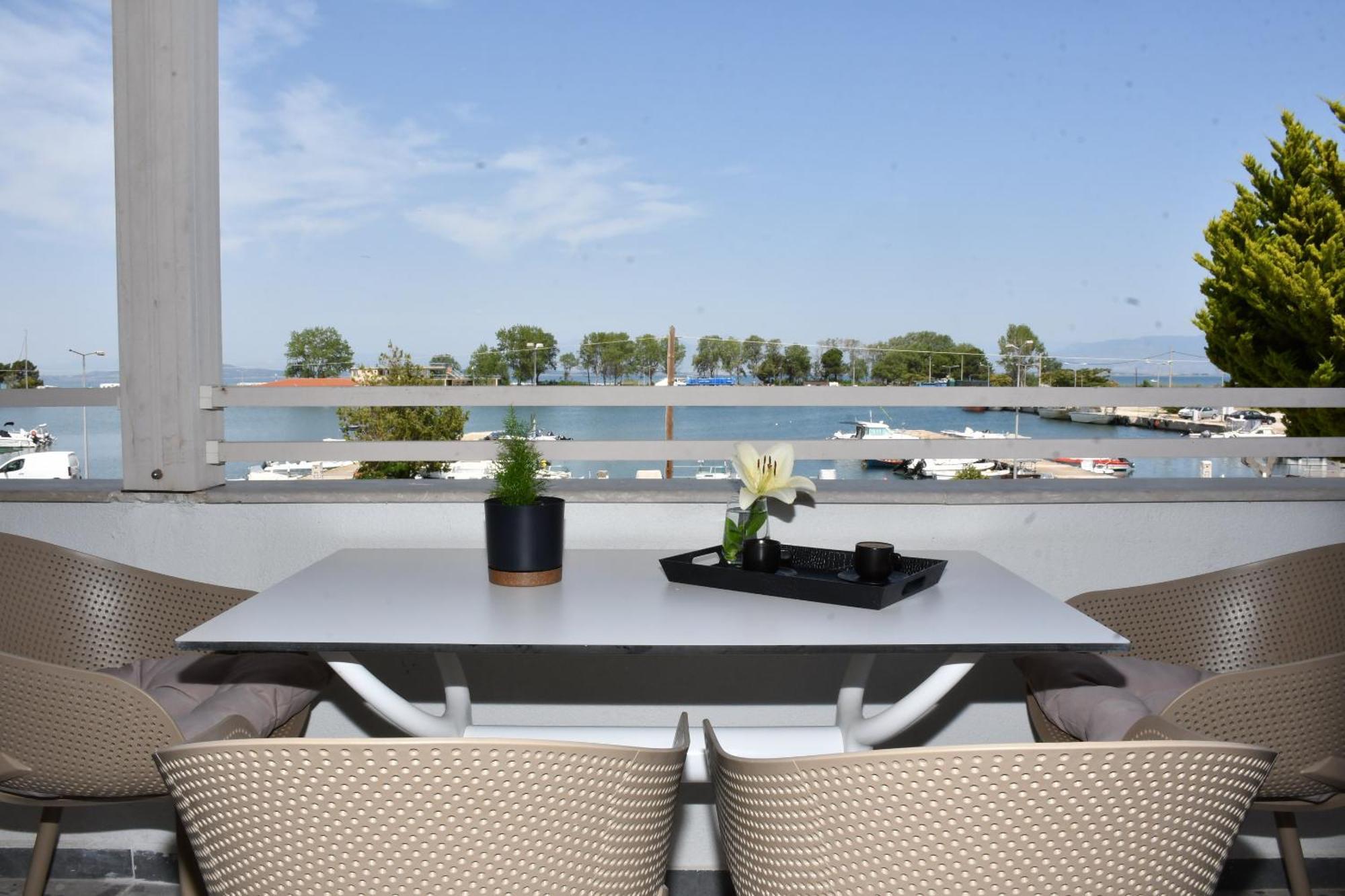 Nero Seascape Aparthotel