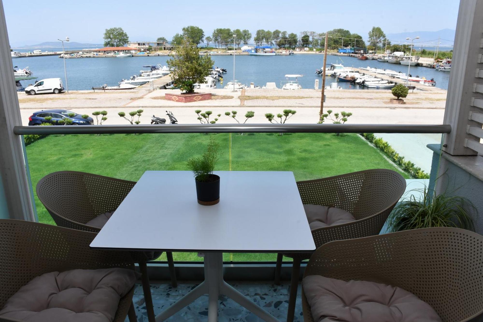 Nero Seascape Aparthotel