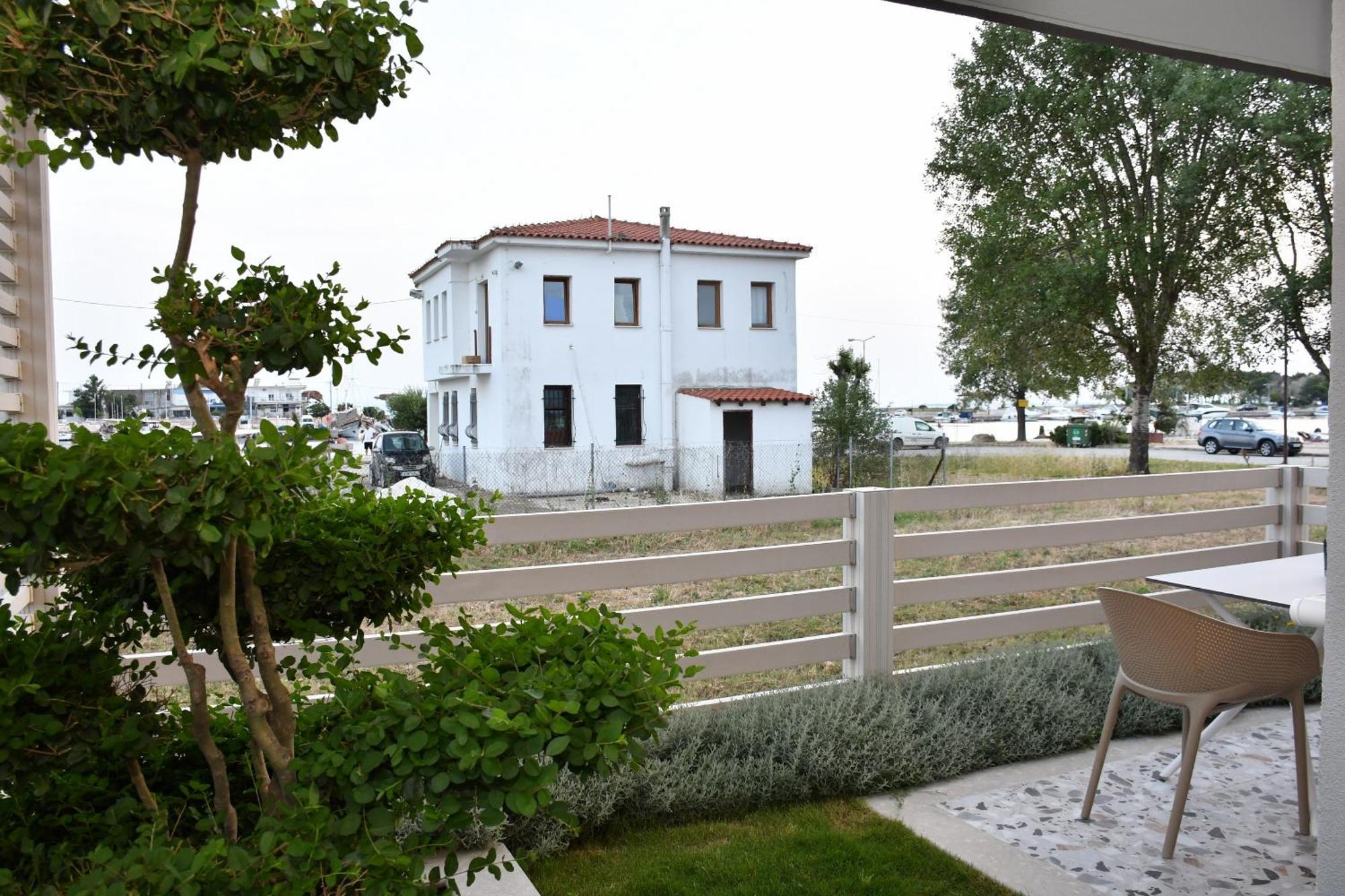 Nero Seascape Aparthotel