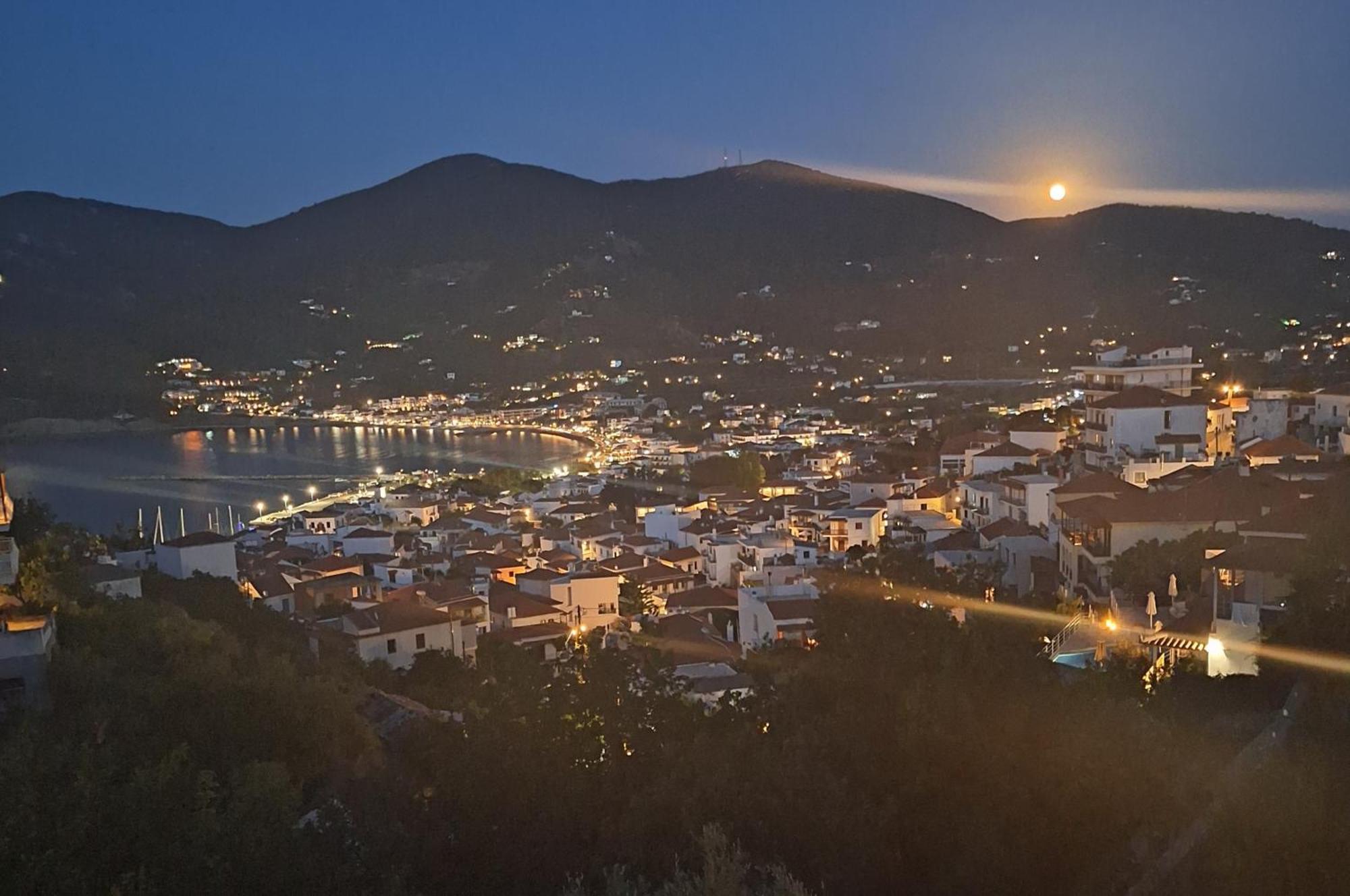 Marchie's Place - Spacious One Bedroom For Rent On Island Skopelos Town