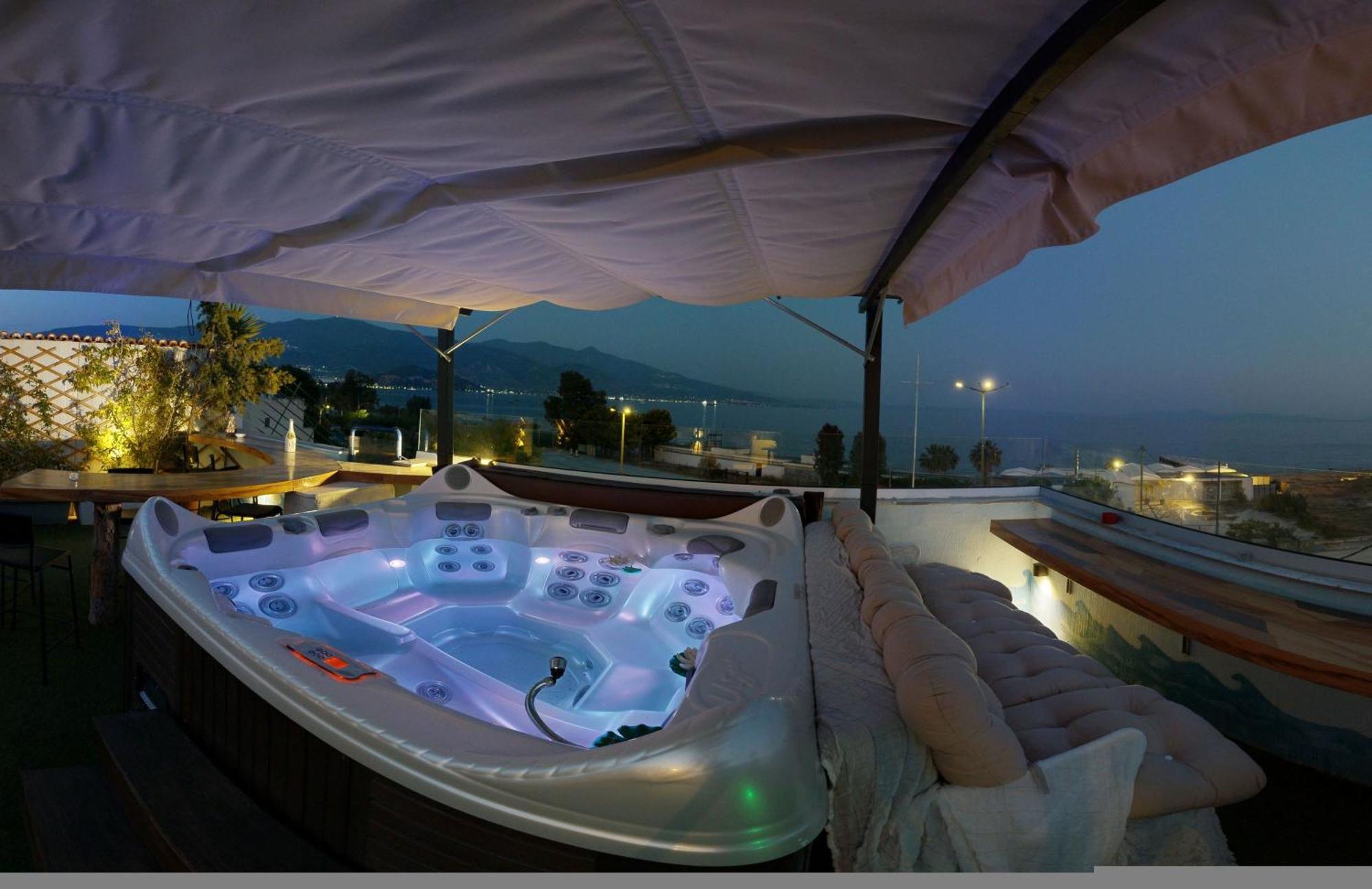 Rooftop Loft With Jacuzzi Apartment