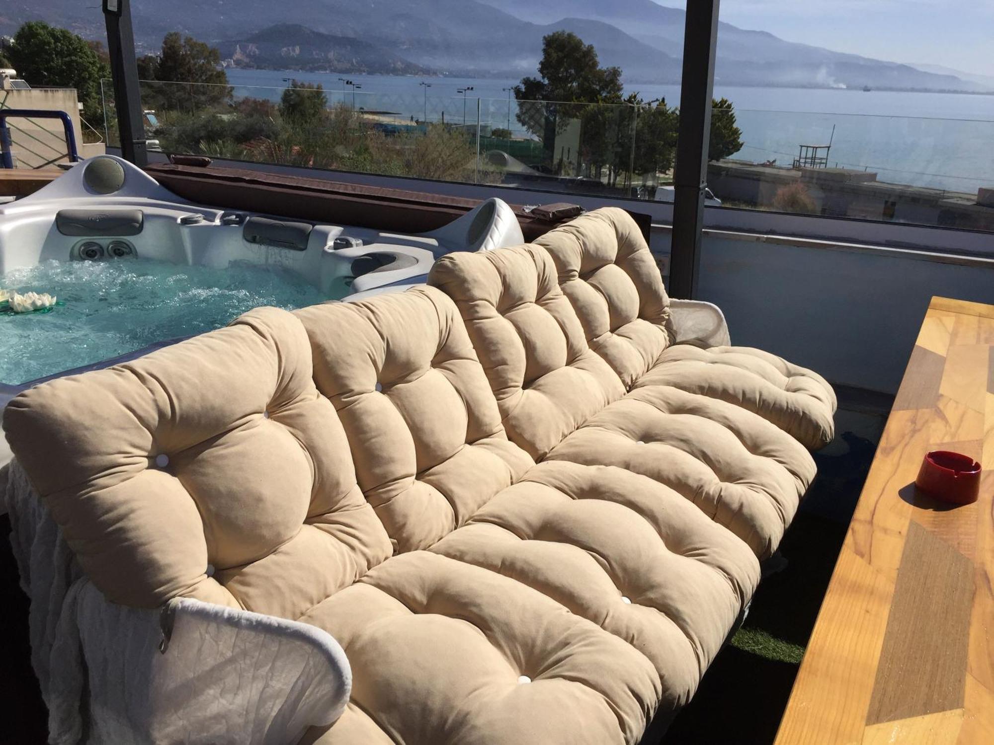 Rooftop Loft With Jacuzzi Volos