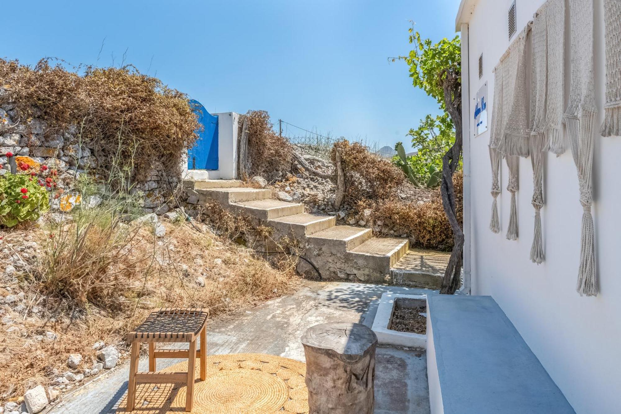 Avlona Blue Apartment *