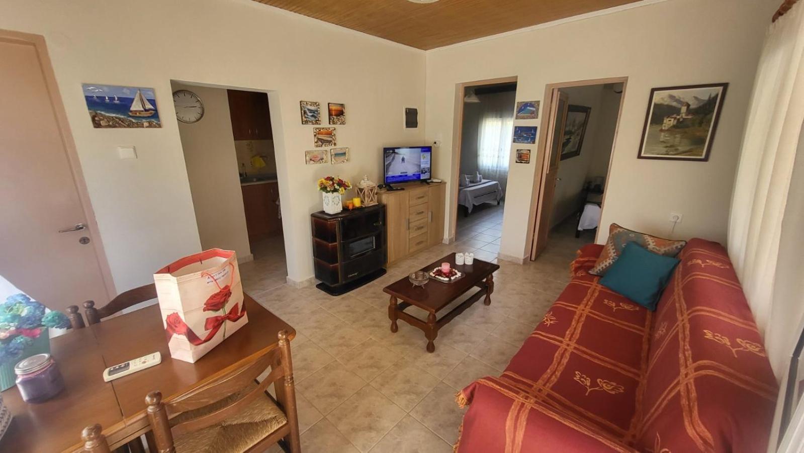 Kalyves, 2 Bedrooms, Sleeps 6, 700sqmgarden, 180m From * Kalyves Polygyrou