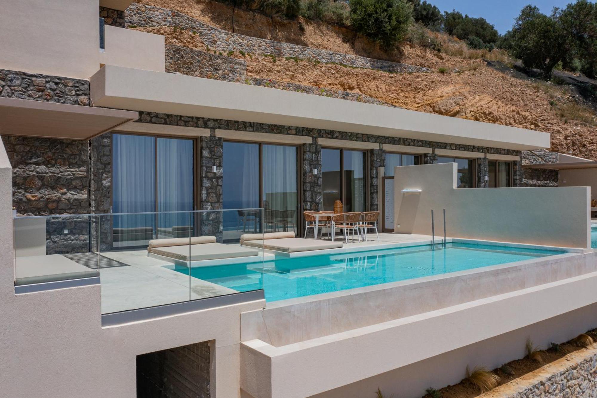 Pyrgos Exquisite *