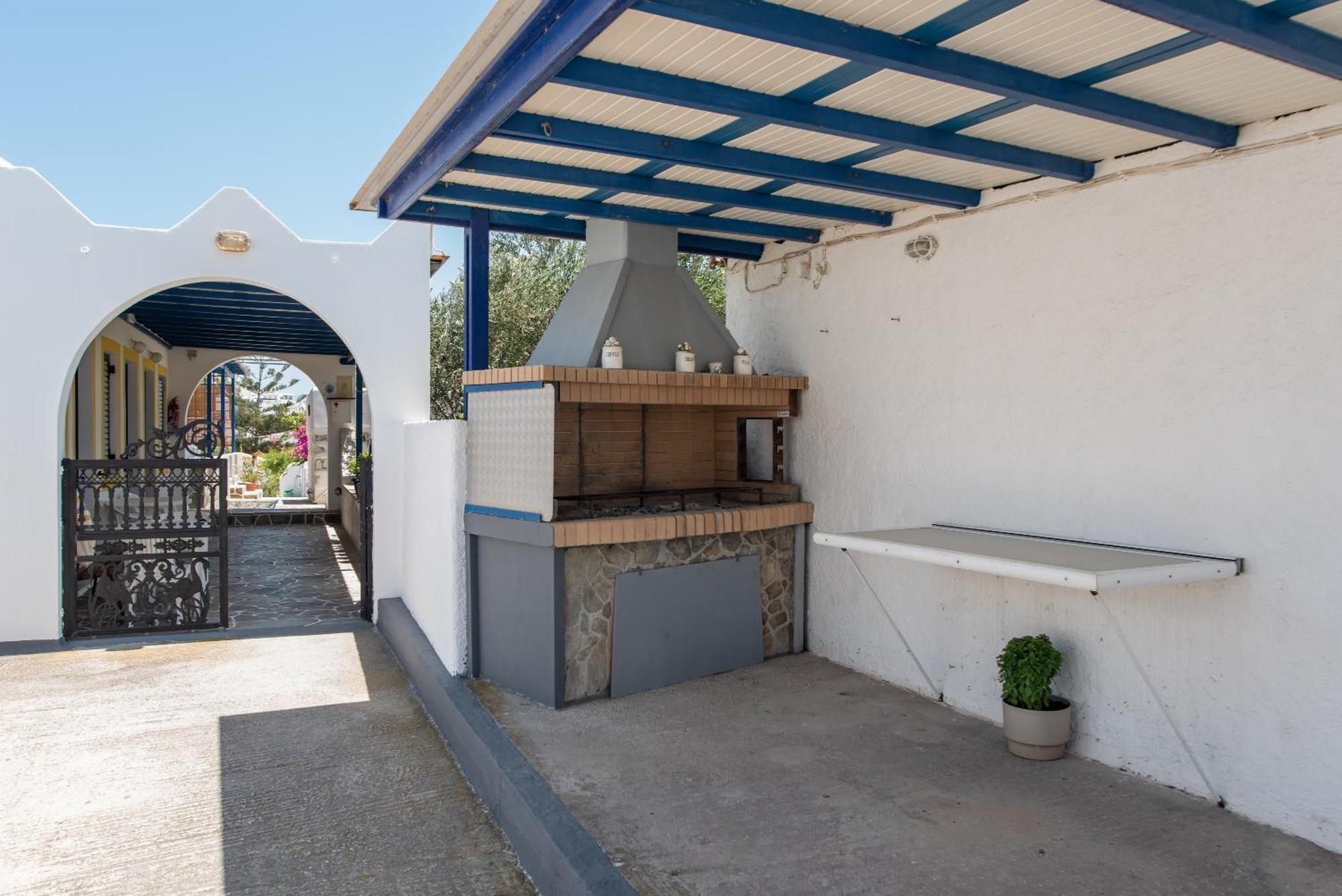 Prombona To Petrino Spiti Guest house Logaras