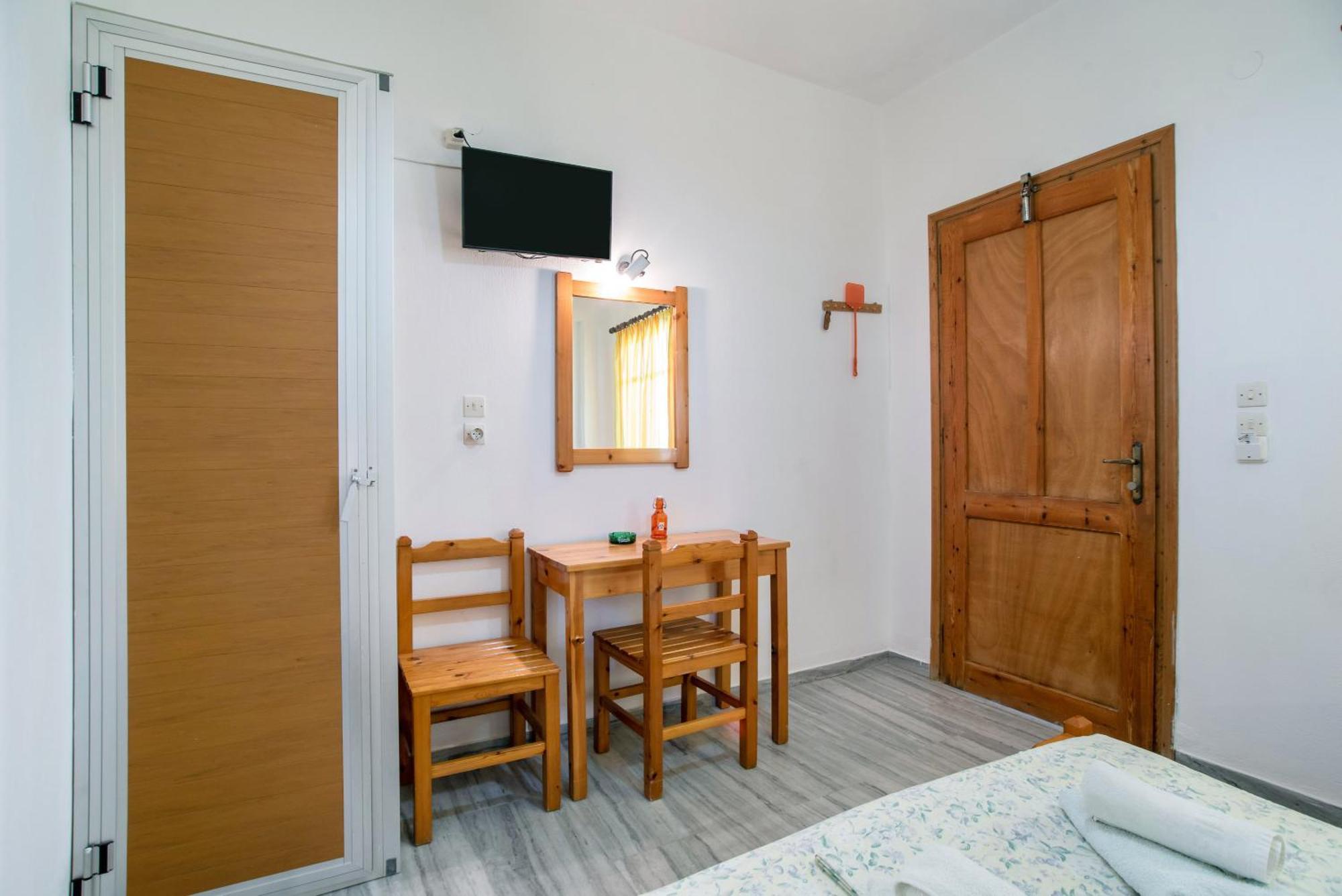 Prombona To Petrino Spiti Guest house *
