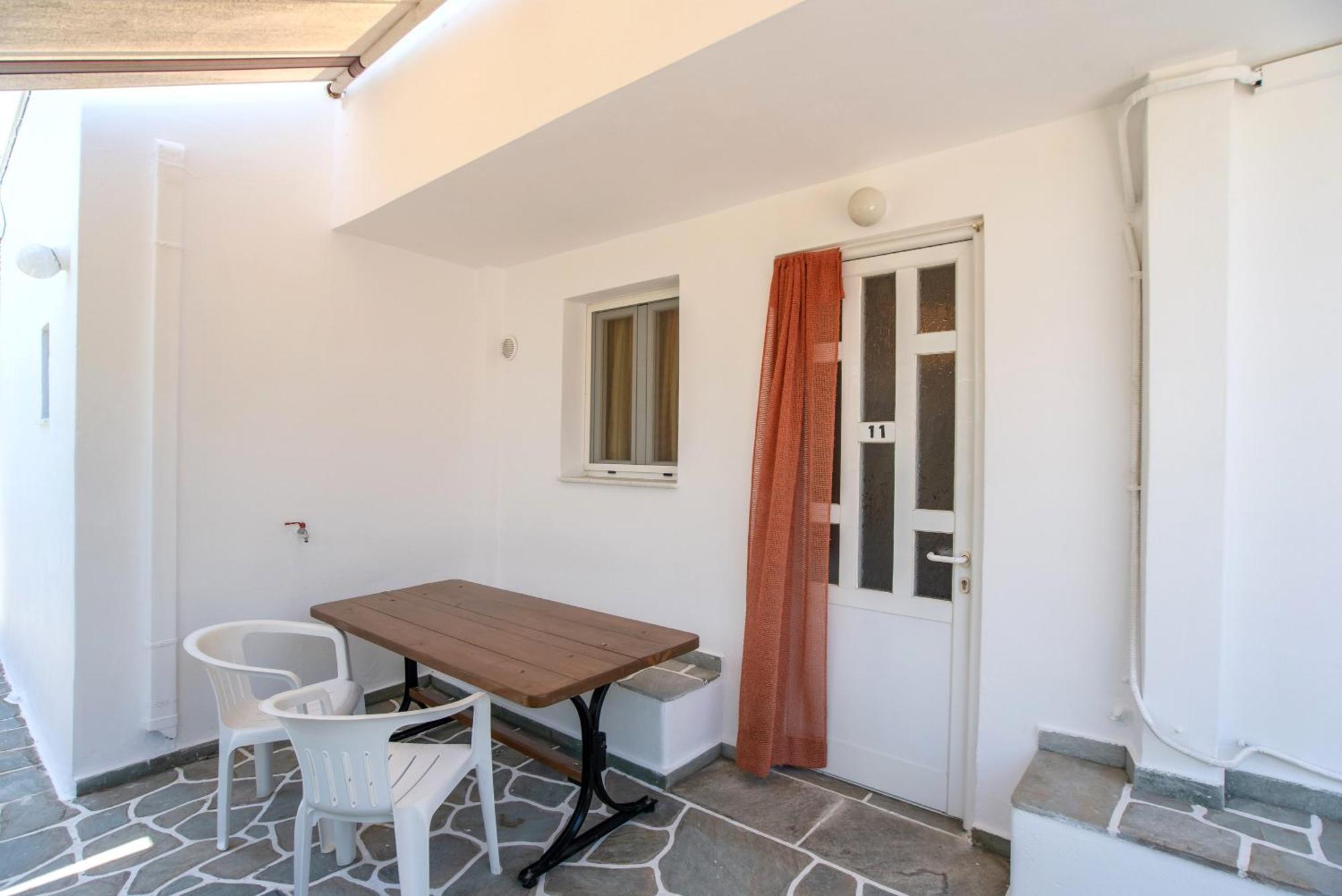 Prombona To Petrino Spiti Guest house Logaras