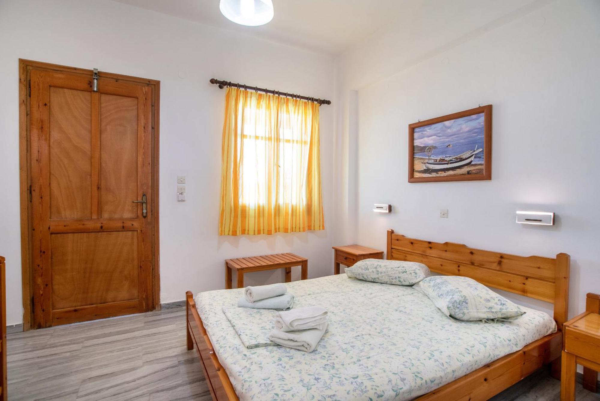 Prombona To Petrino Spiti Logaras