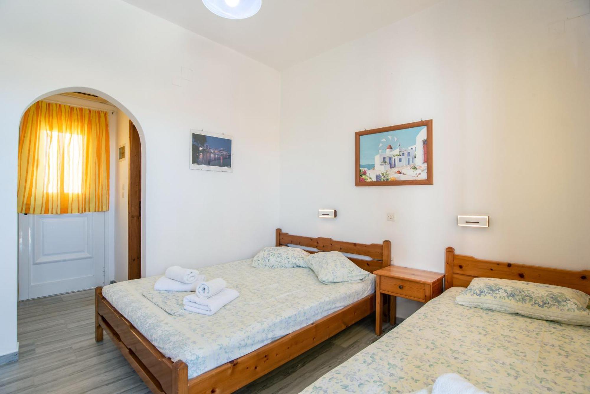Prombona To Petrino Spiti Guest house Logaras