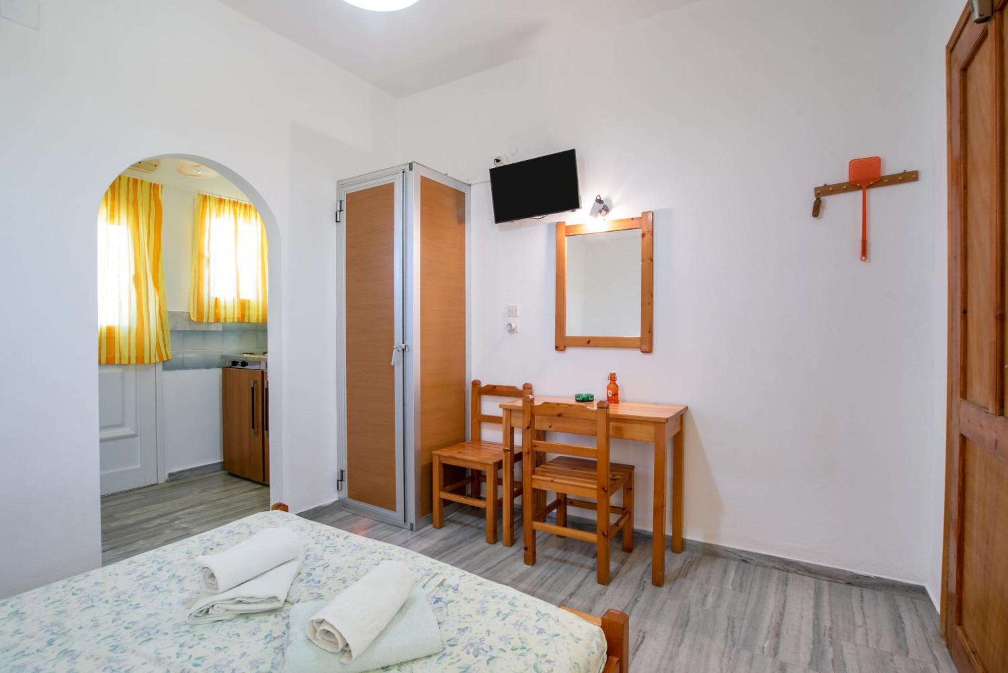 Prombona To Petrino Spiti Logaras