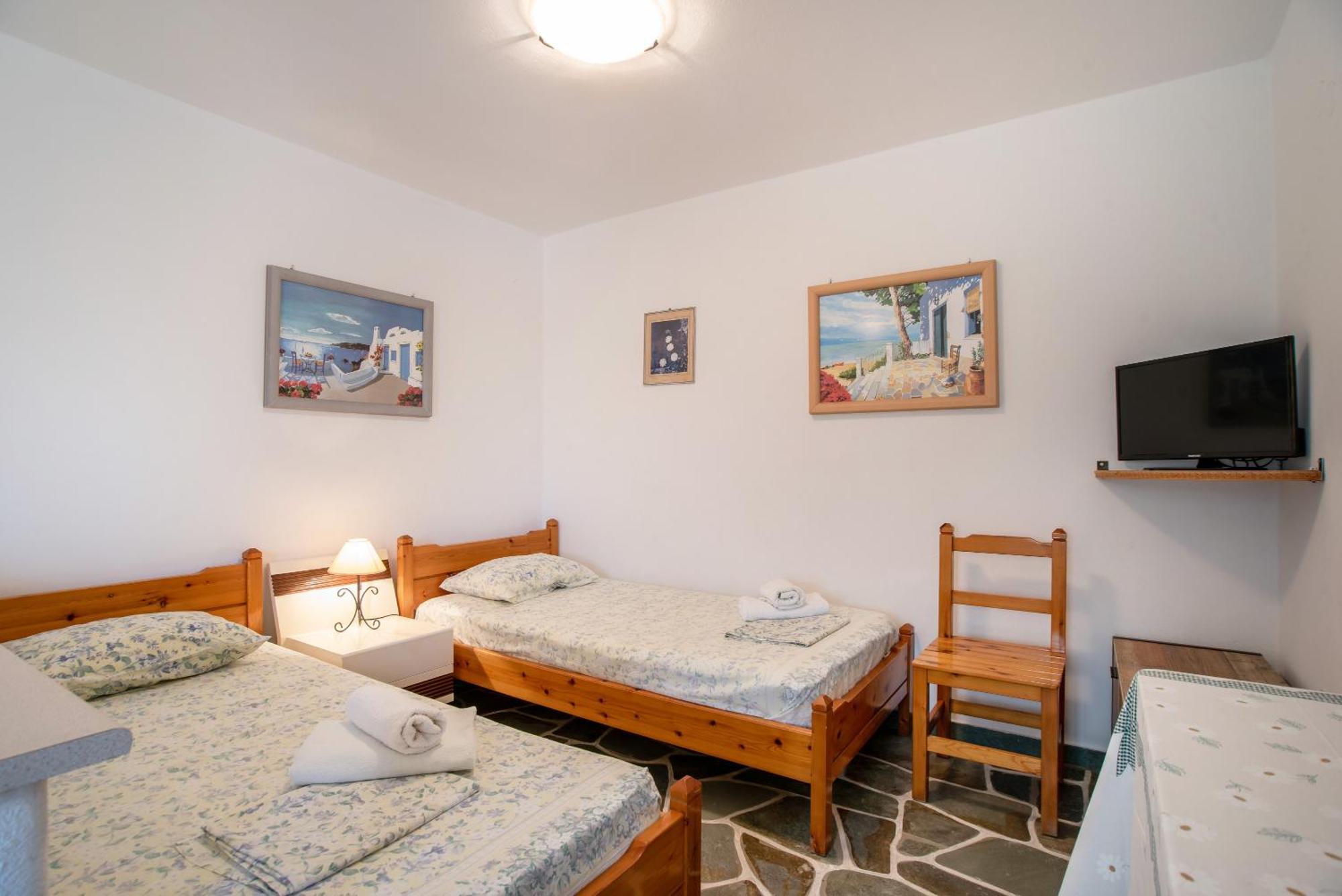 Prombona To Petrino Spiti Guest house Logaras