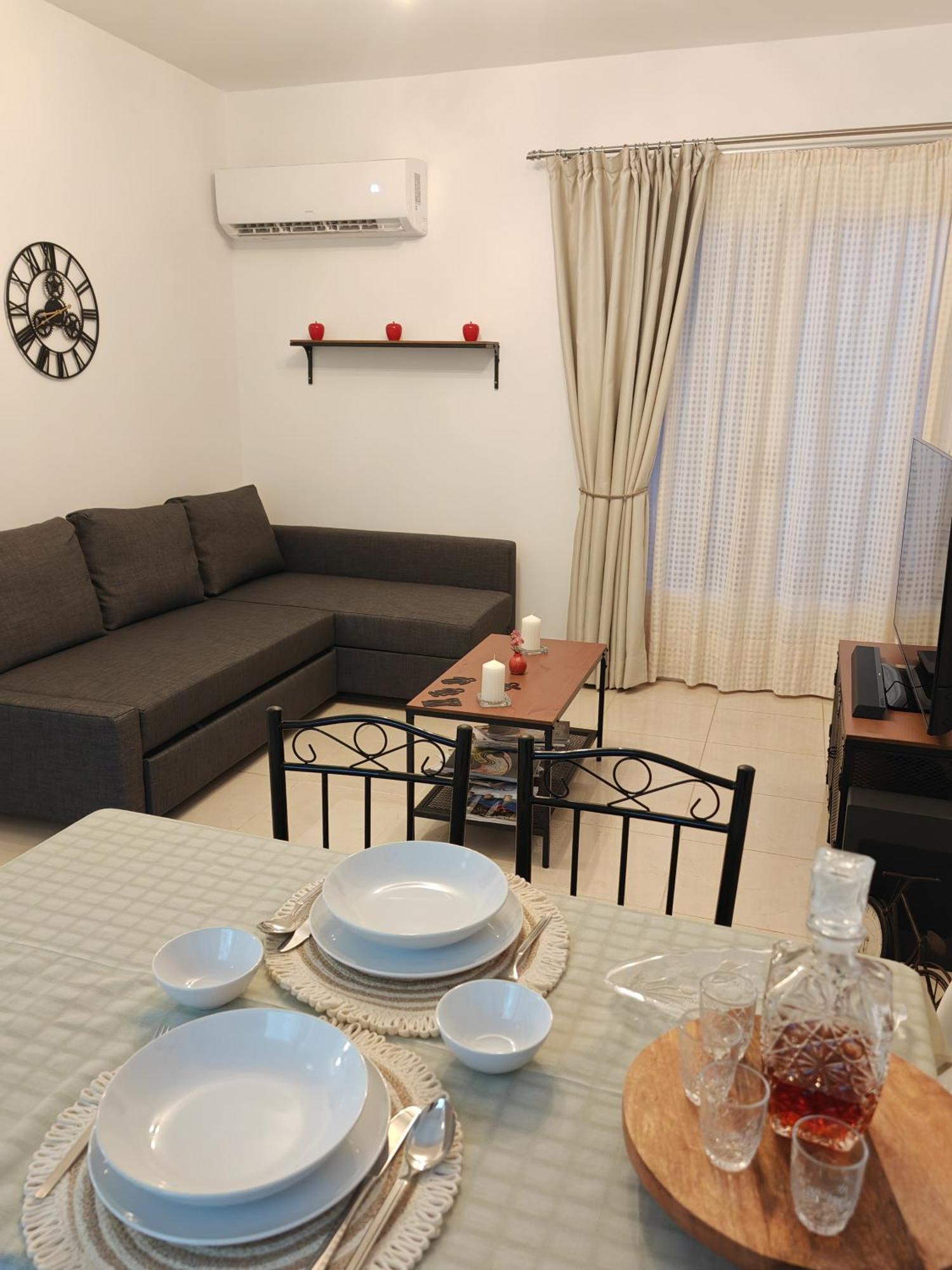 Leo's & Xerxes' Place In The Heart Of Rhodes Apartment Rhodes City