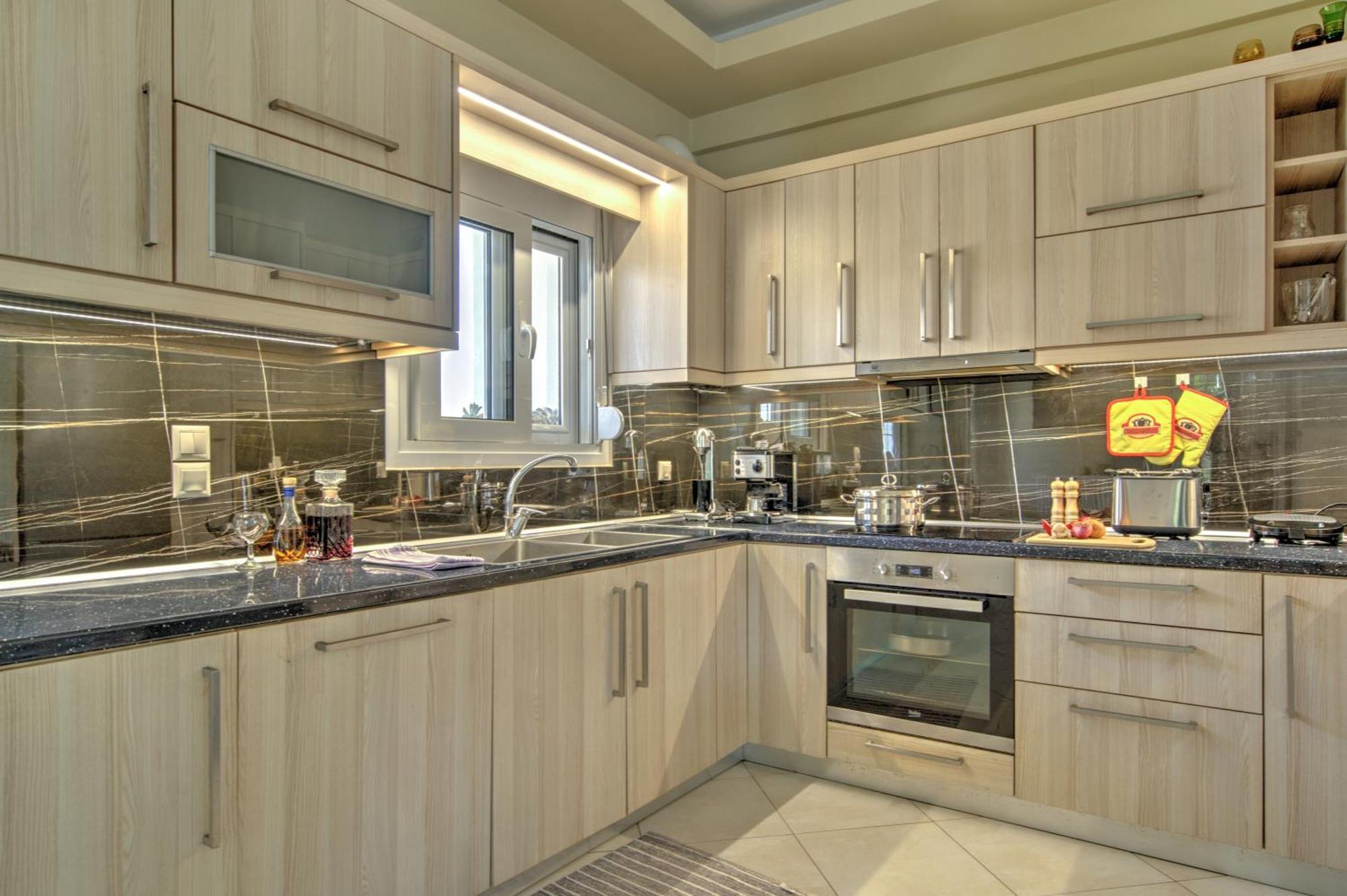 Elia Apartment *