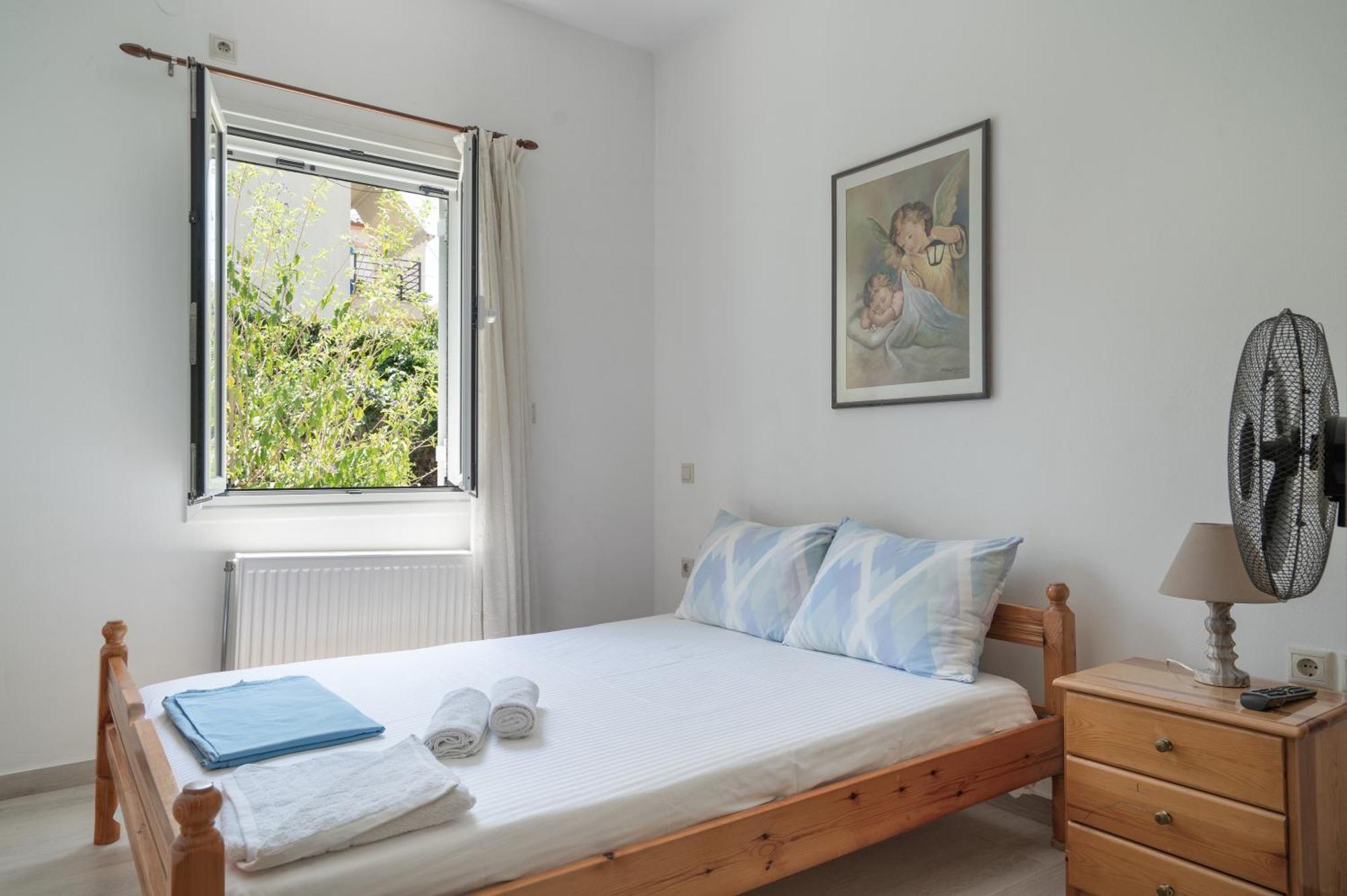 Elia Apartment *