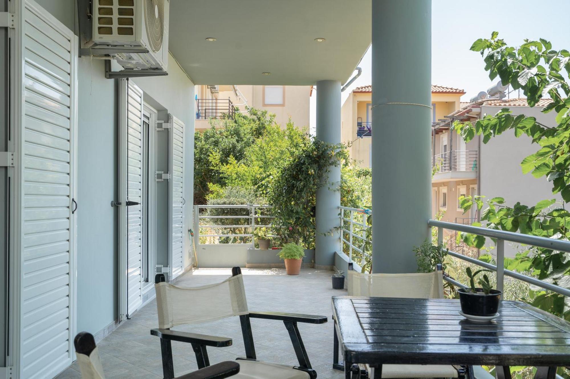 Elia Apartment *