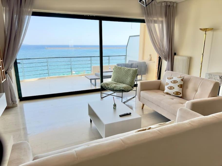 Seafront Luxury Apartment *
