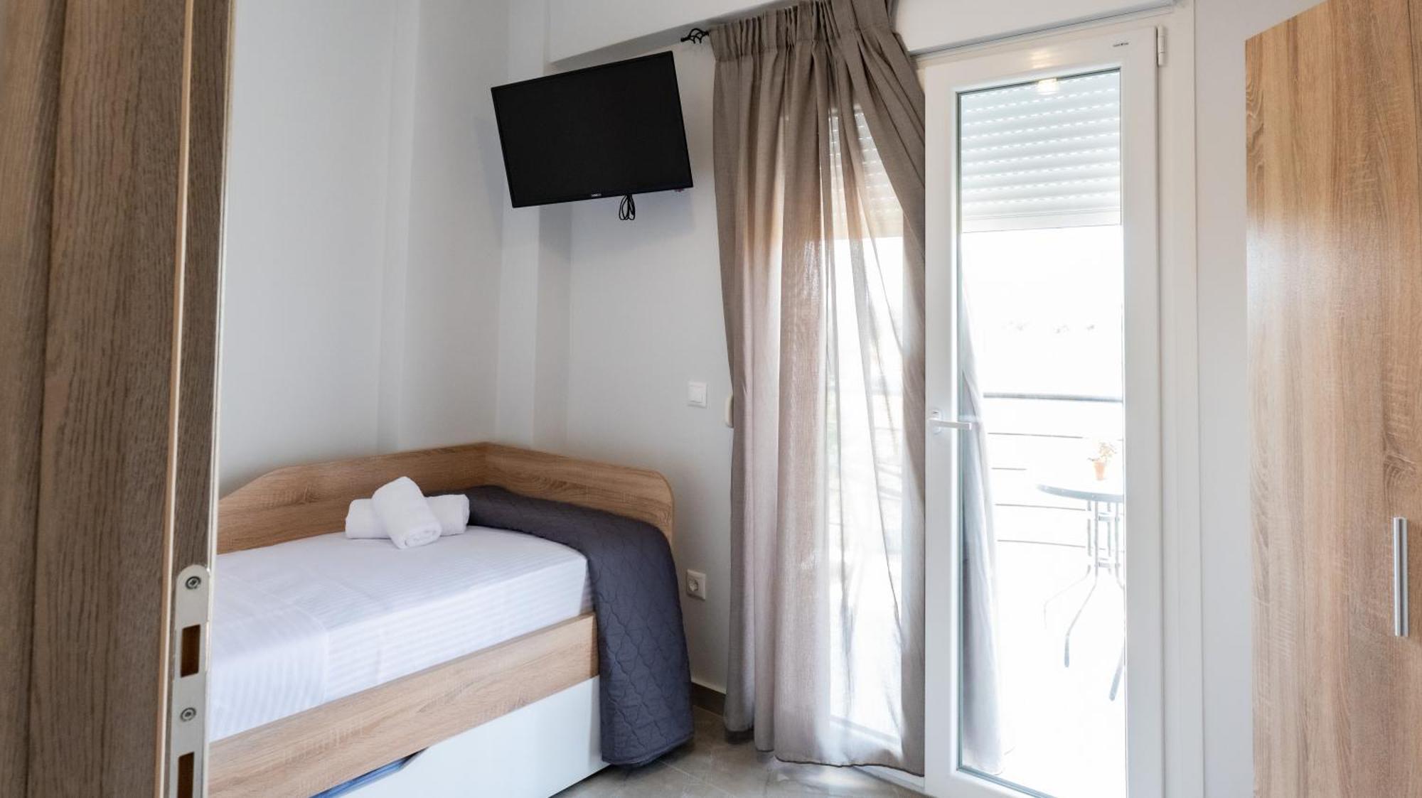 Villa Mythic #4 *
