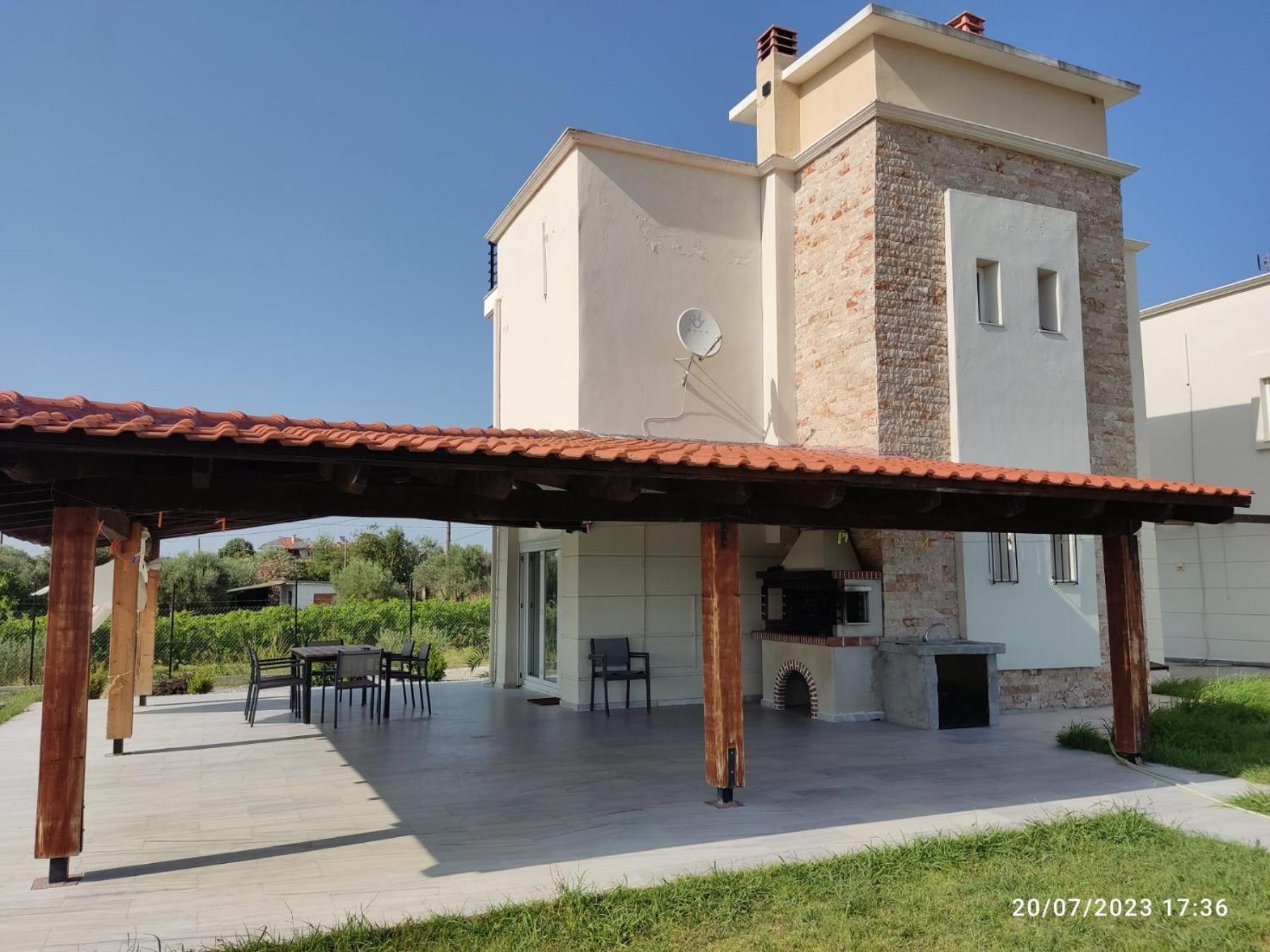 Villa Mythic #4 *