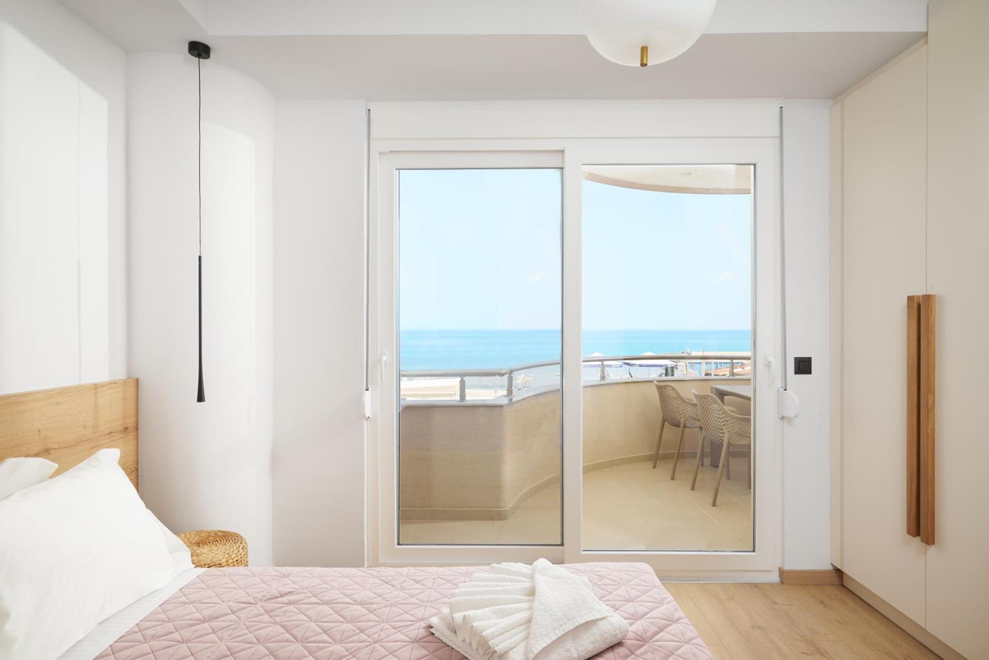 Niki Seaview Haven Apartment *