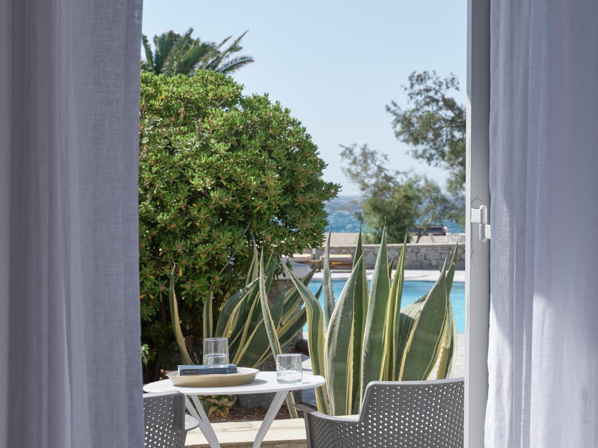 Myconian Sunrise Relais & Chateaux Hotel 5*
