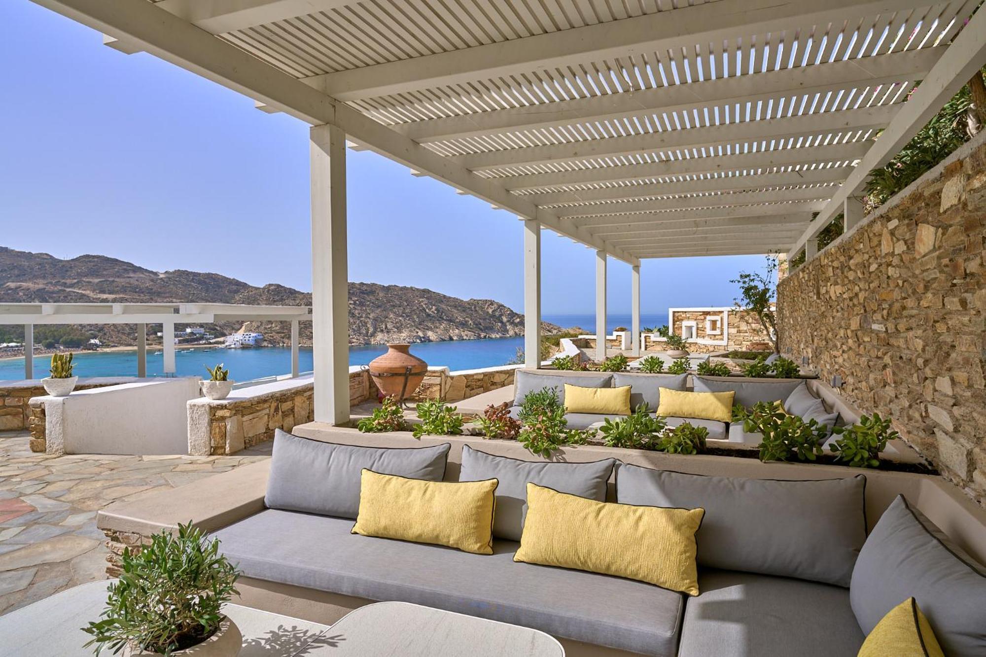 Ios Palace & Mylopotas
