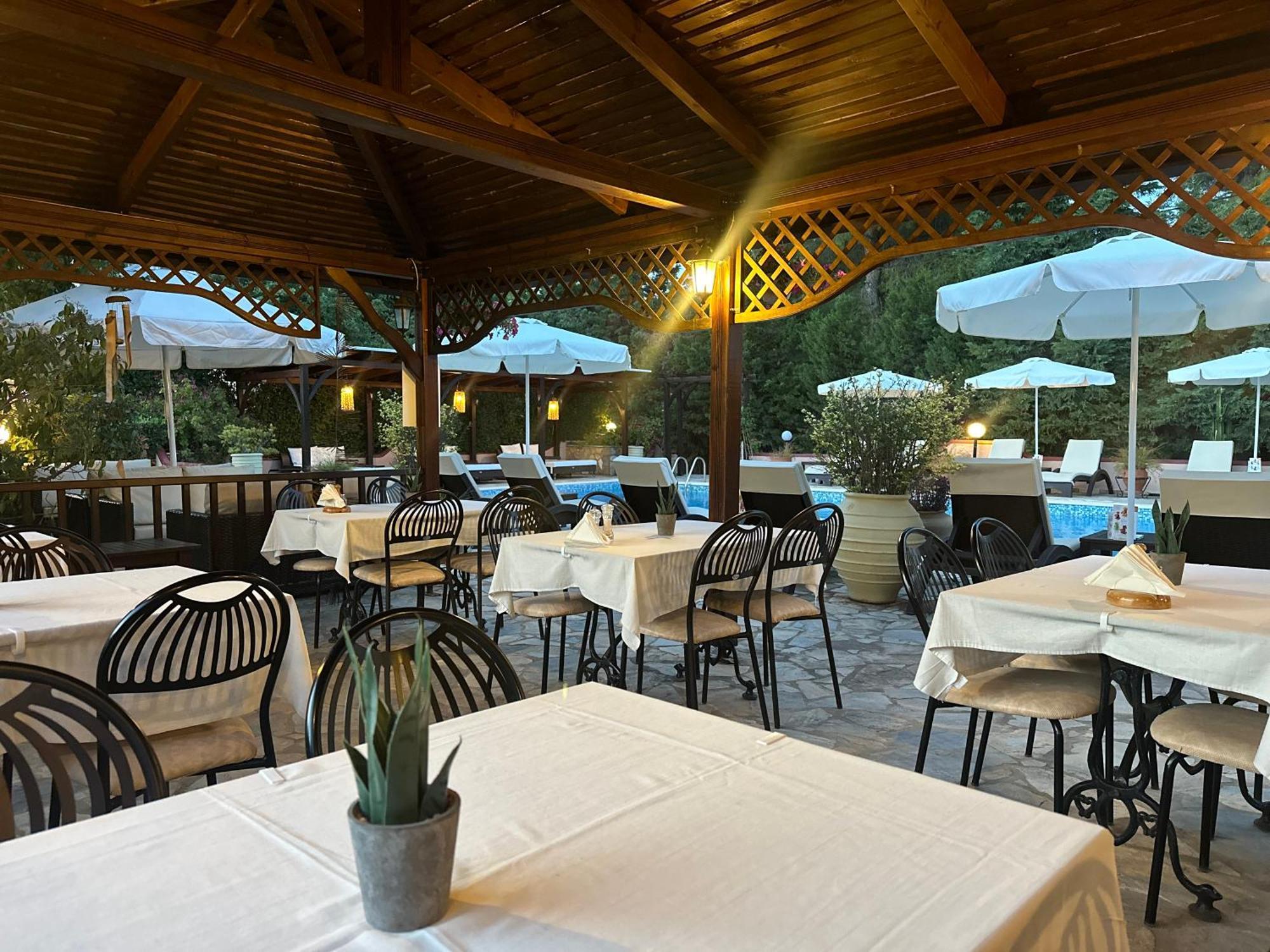 Aparthotel Agrili Apartments & Rooms Elia Nikitis