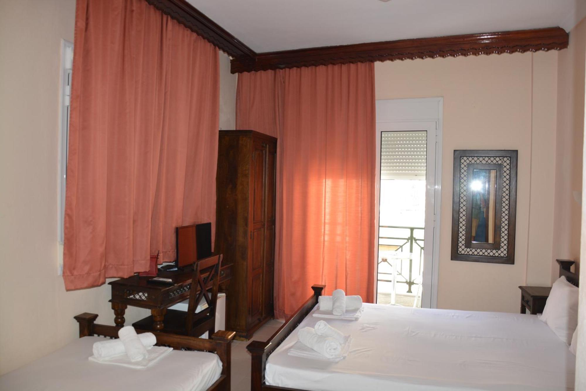 Dionyssos Hotel 2*