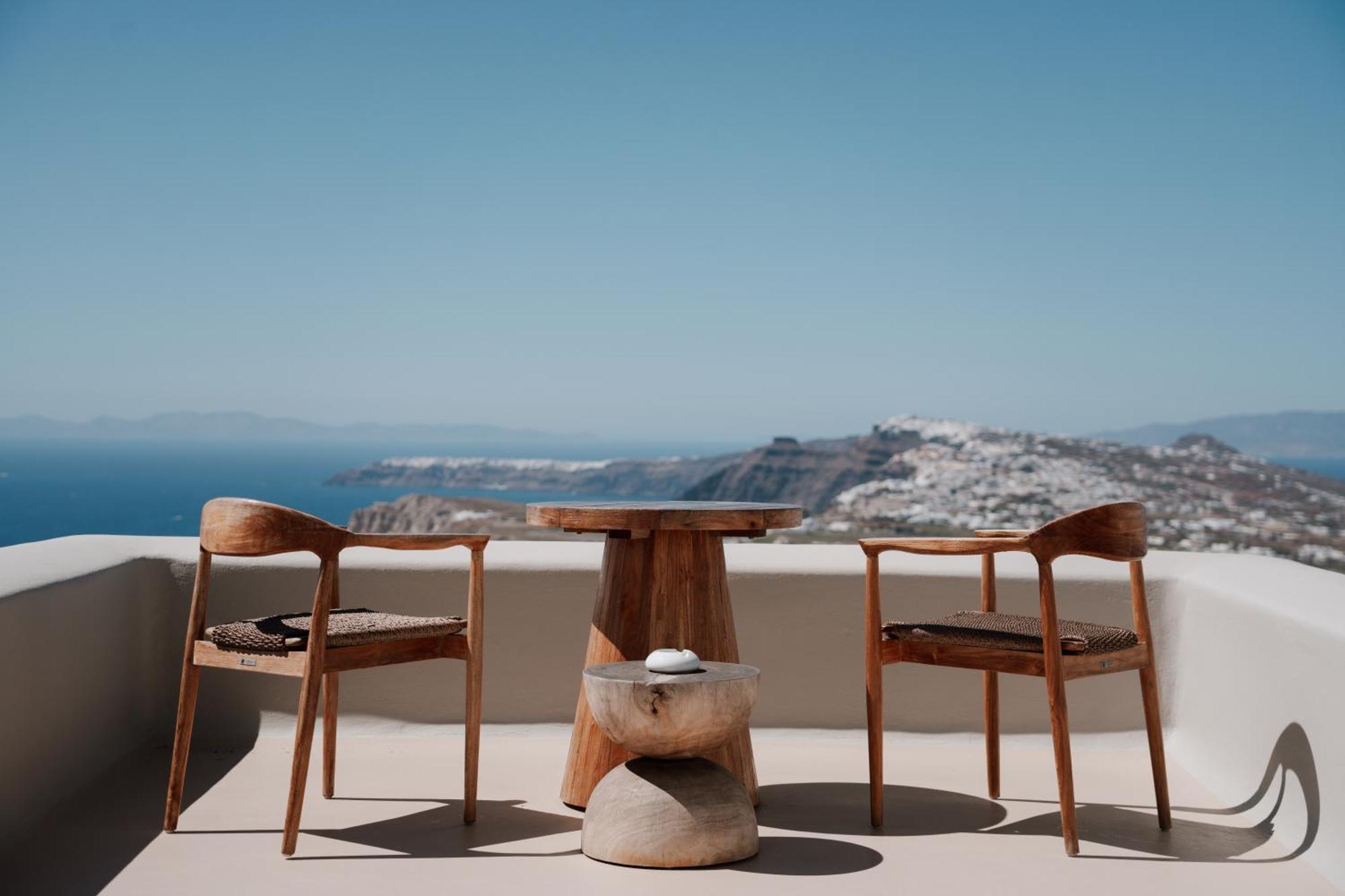 Luna Santorini Pyrgos Kallistis
