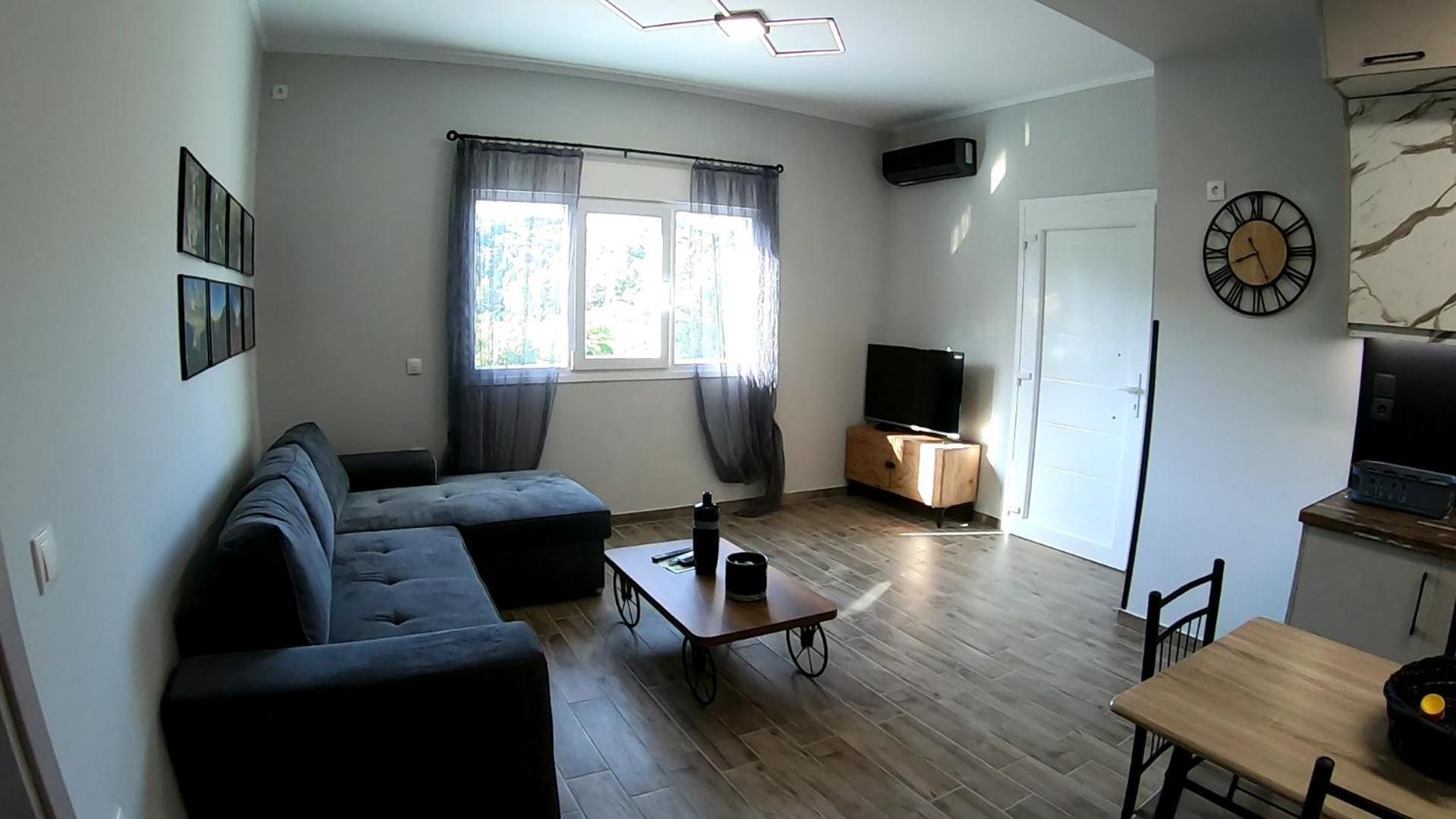 Arianas Apartment *