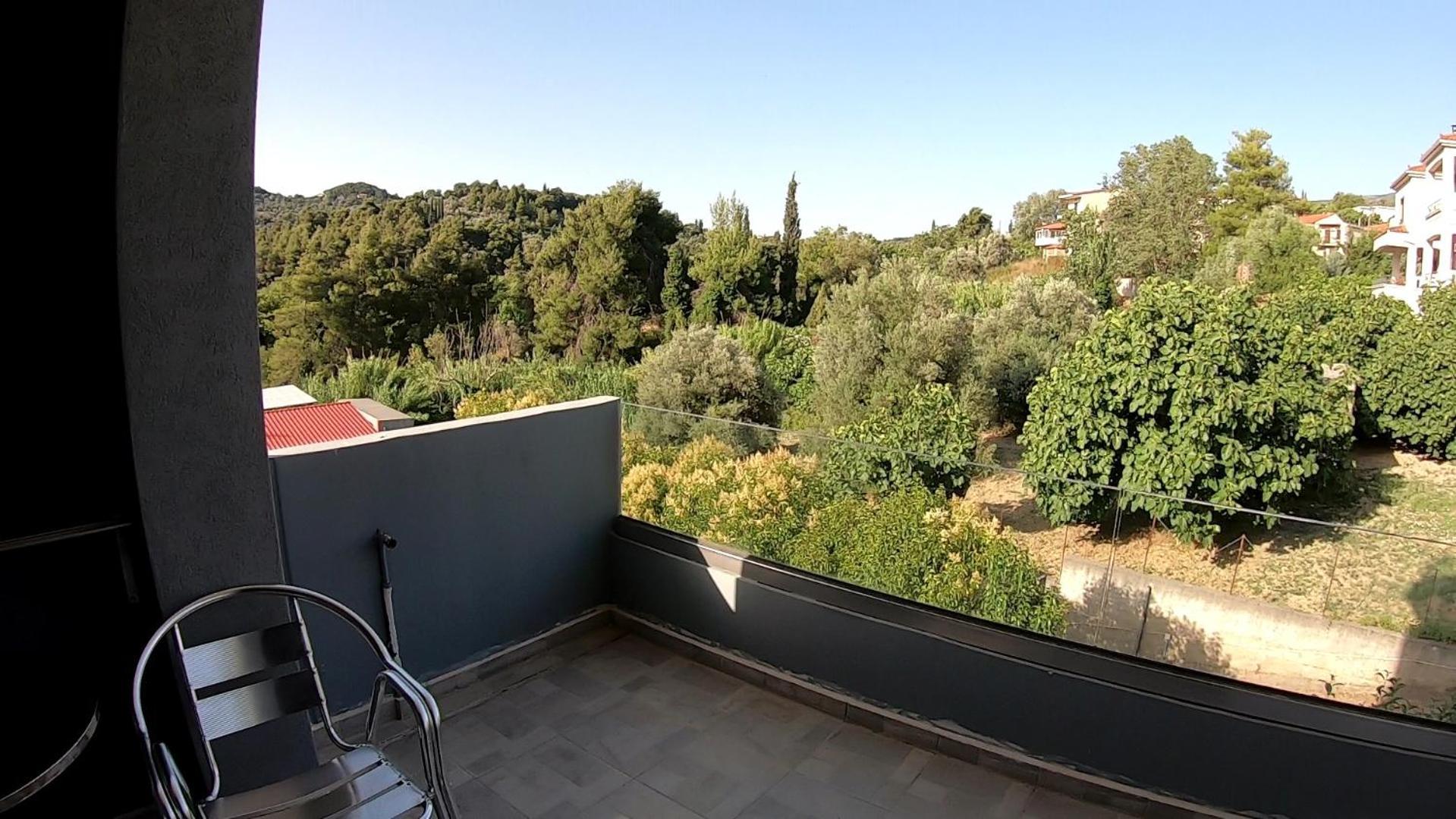 Arianas Apartment *