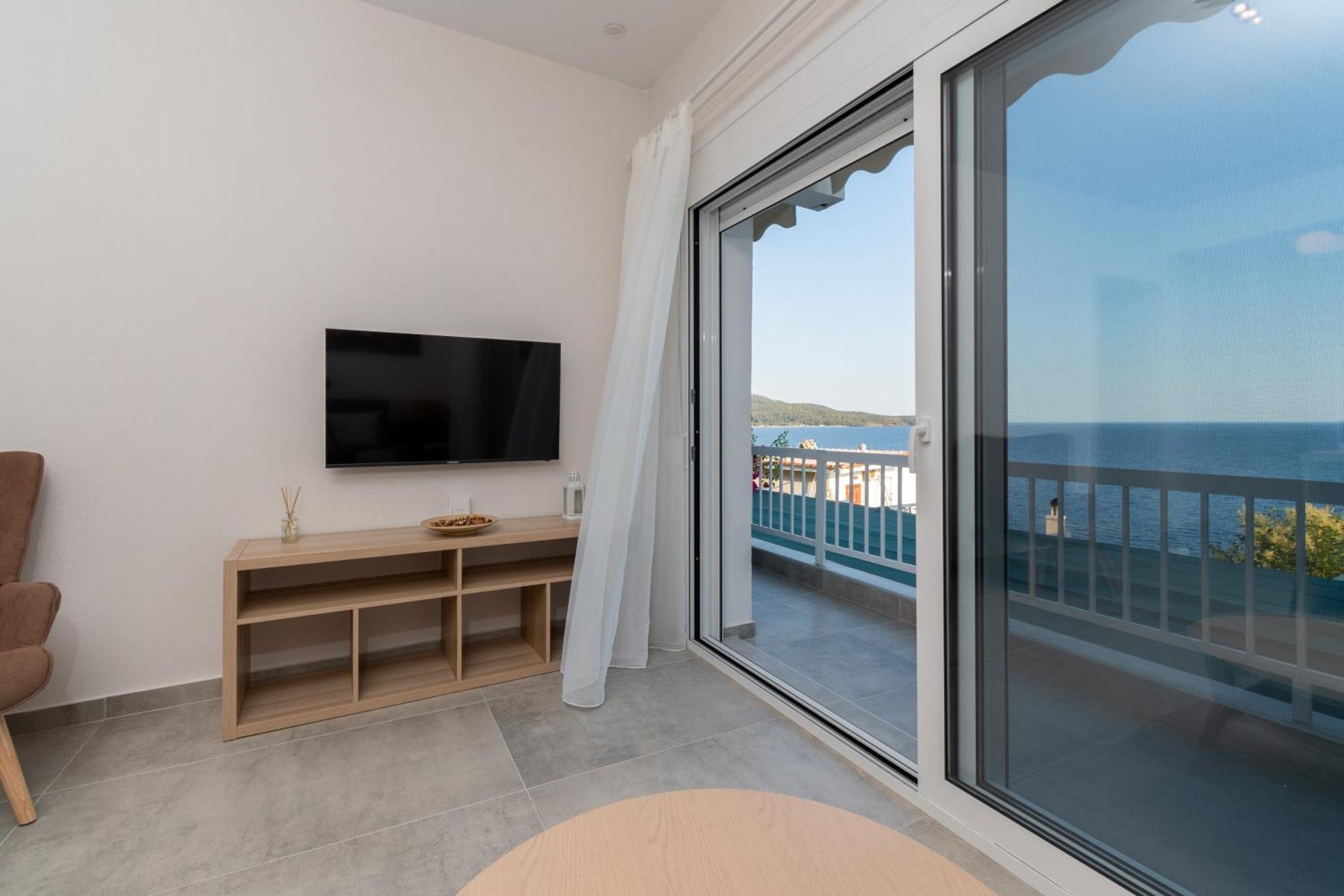 Sandra Seaview Apartment Neos Marmaras