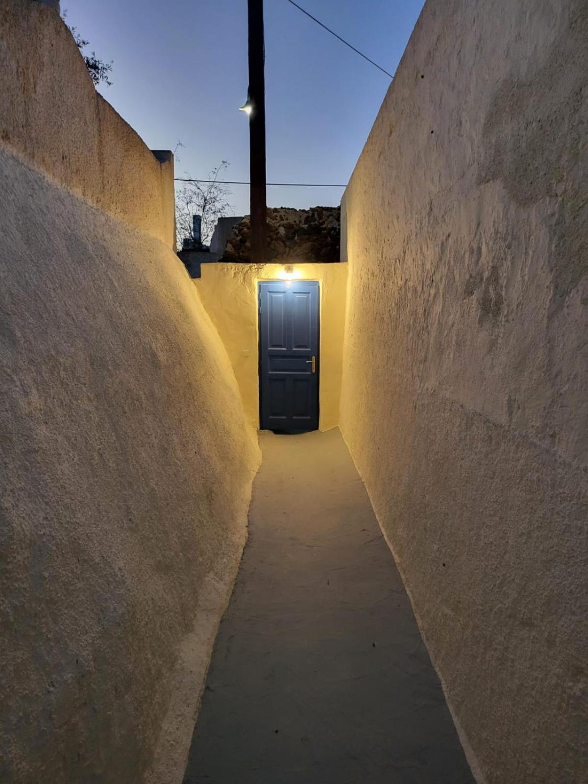 Luxury Cave Villa Messaria (Santorini)