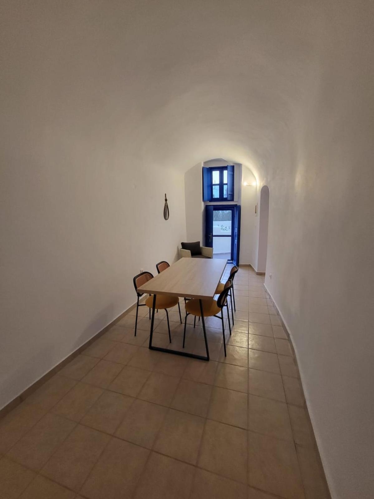 Luxury Cave Villa Messaria (Santorini)