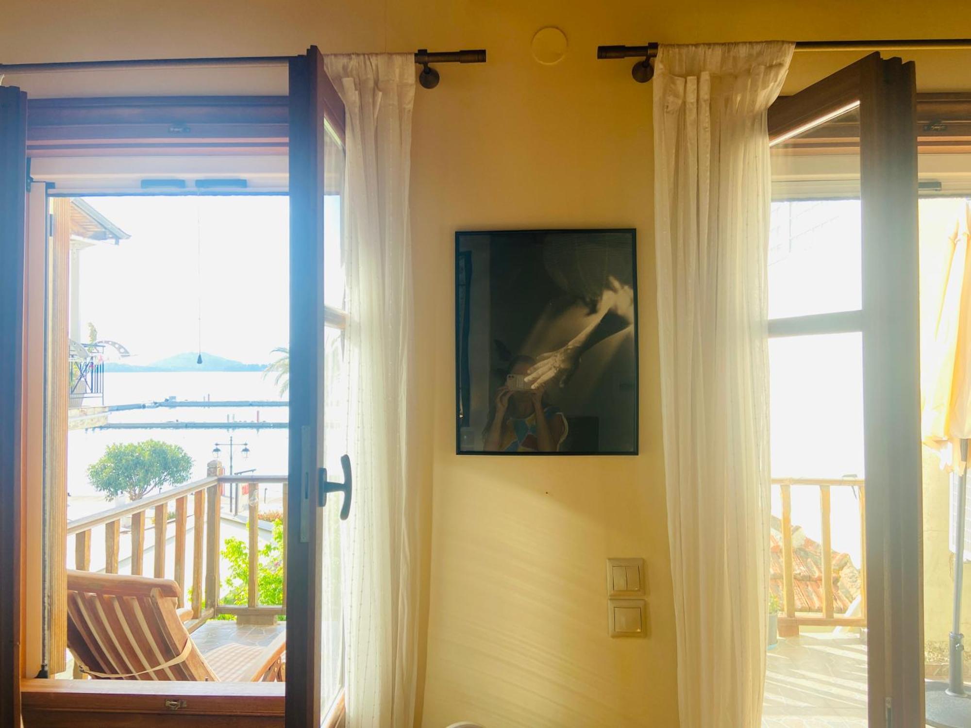 Wake-up-by-the-sea! *