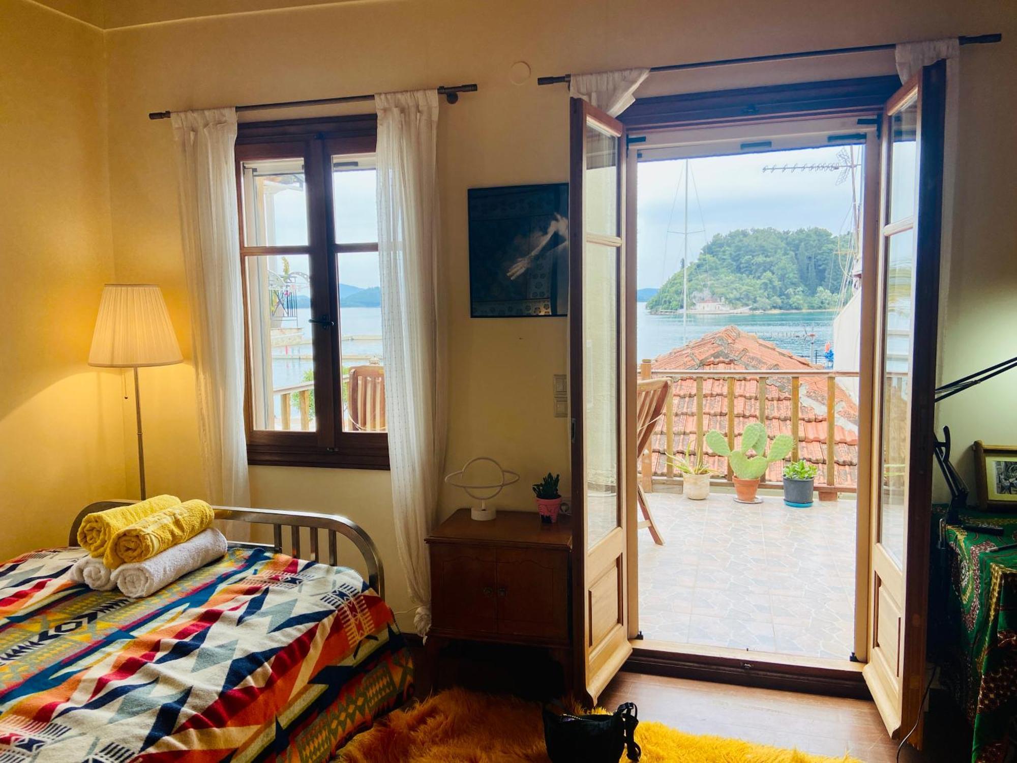Wake-up-by-the-sea!
