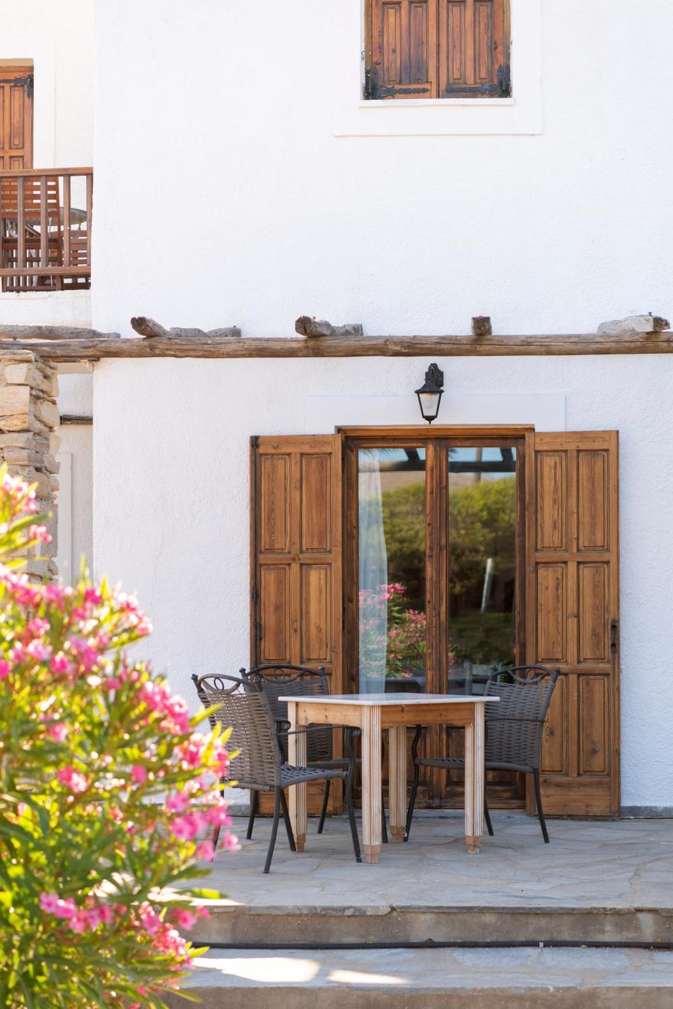 Swiss 3* Naousa (Paros)