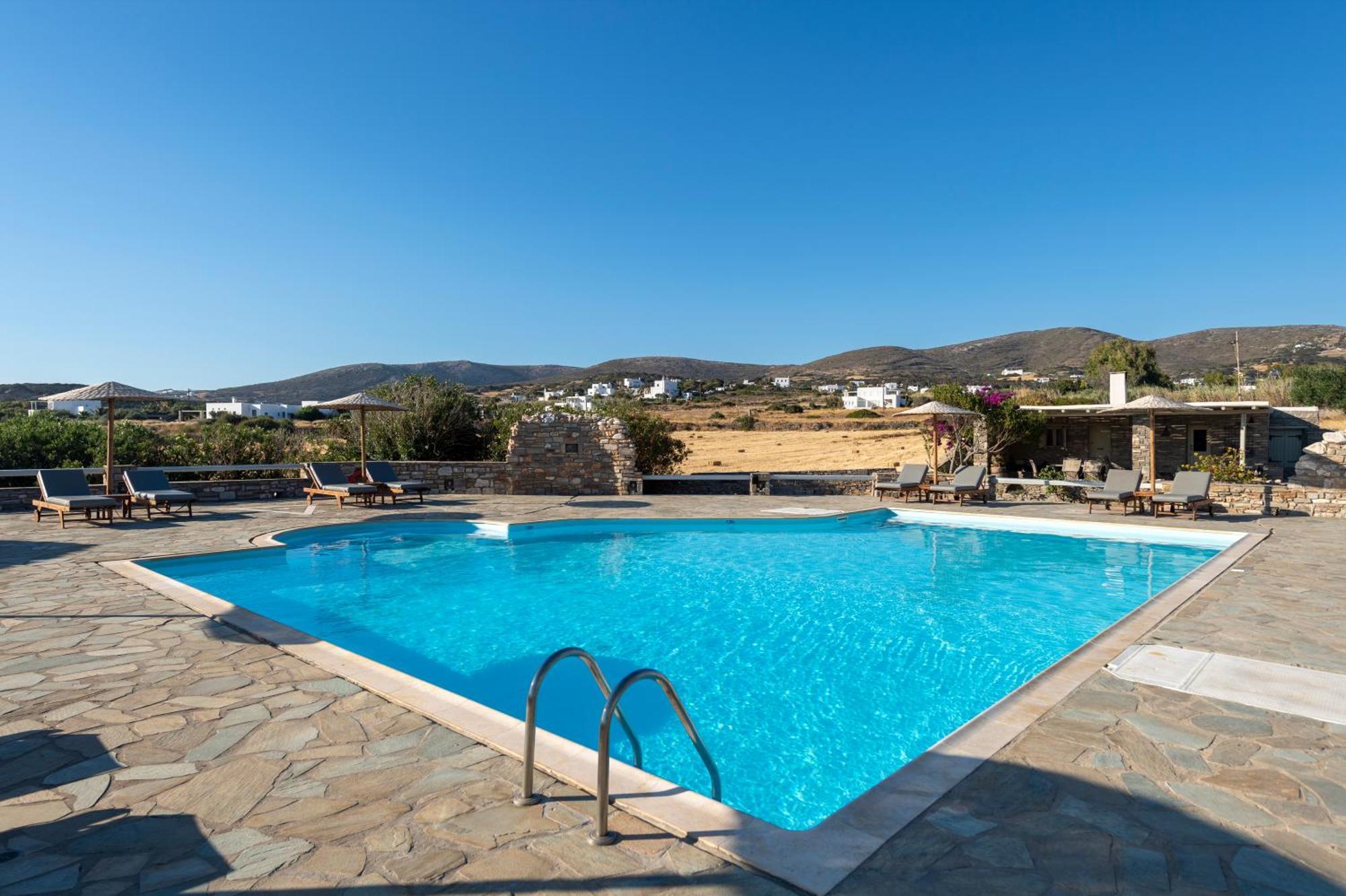 Swiss 3* Naousa (Paros)