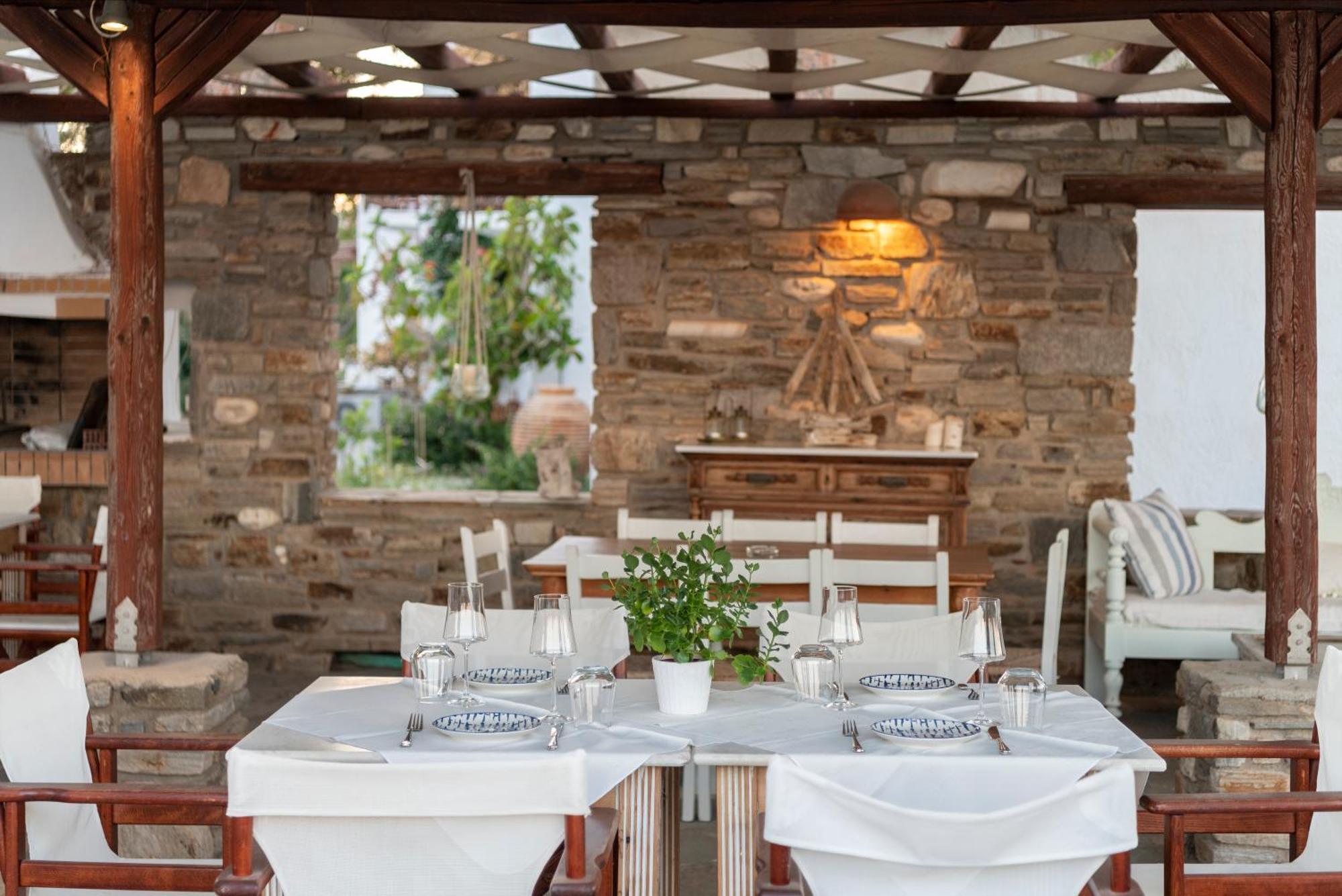 Hotel Swiss Naousa (Paros)