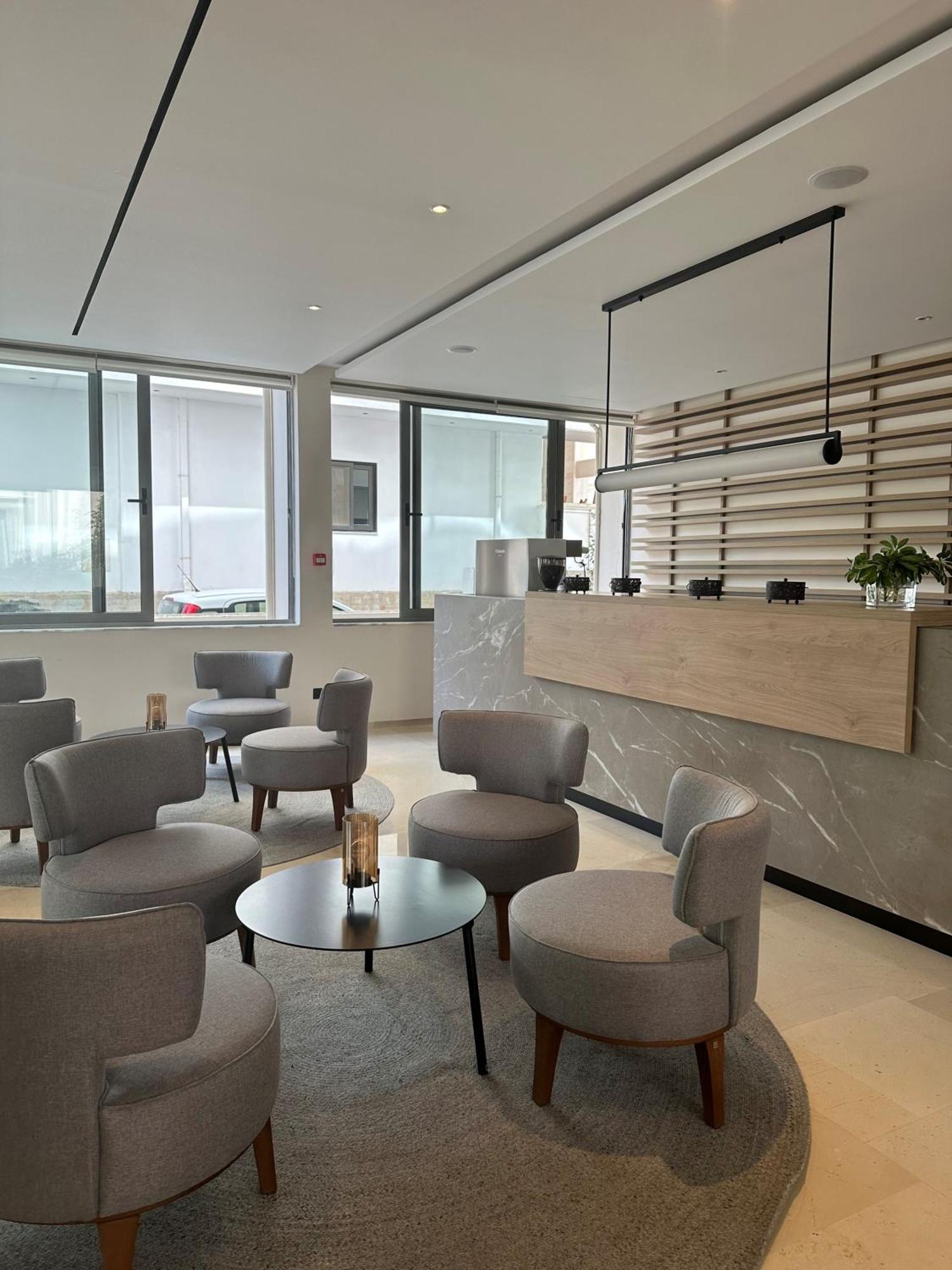 Hotel Angela Downtown 3*
