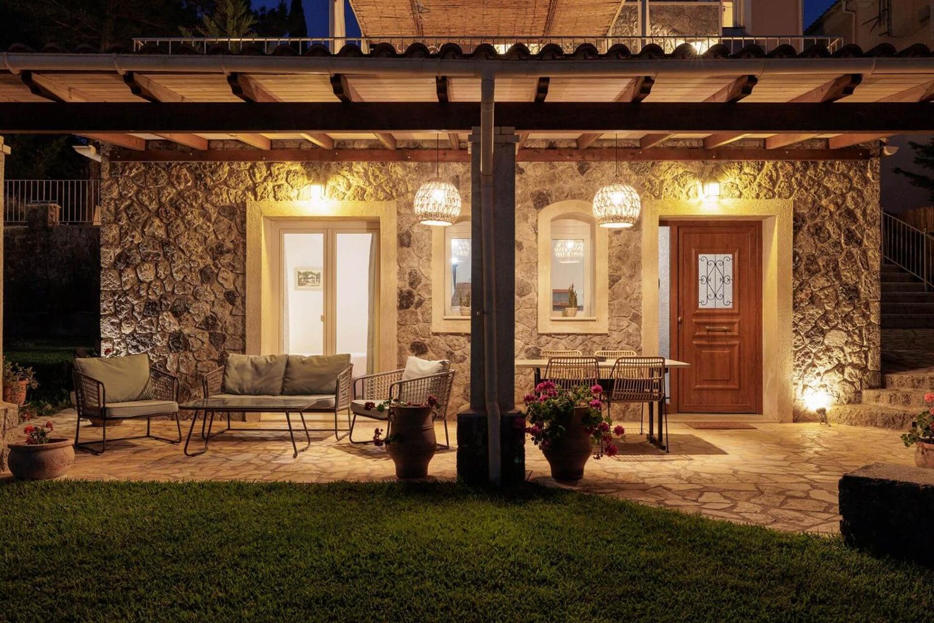 St. Nicholas House & Guest Apart. Villa Dassia (Corfu)