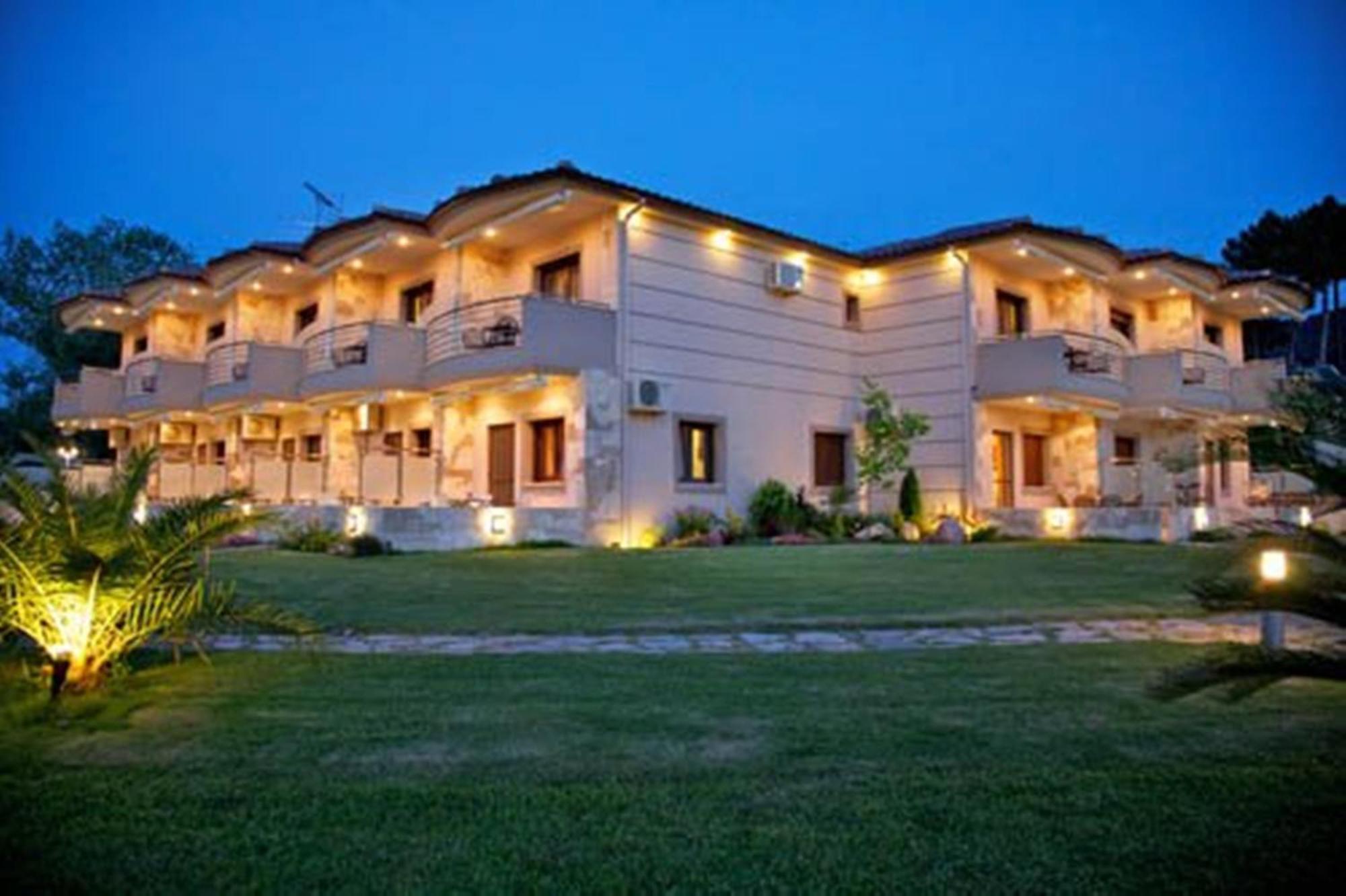 Chasapis Luxury & *