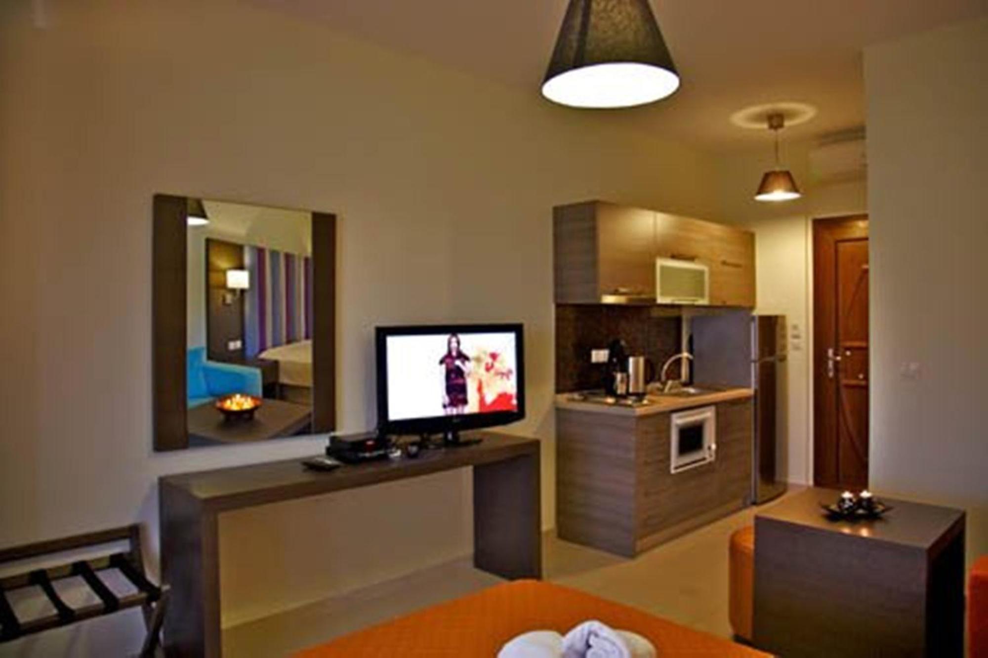 Chasapis Luxury & *