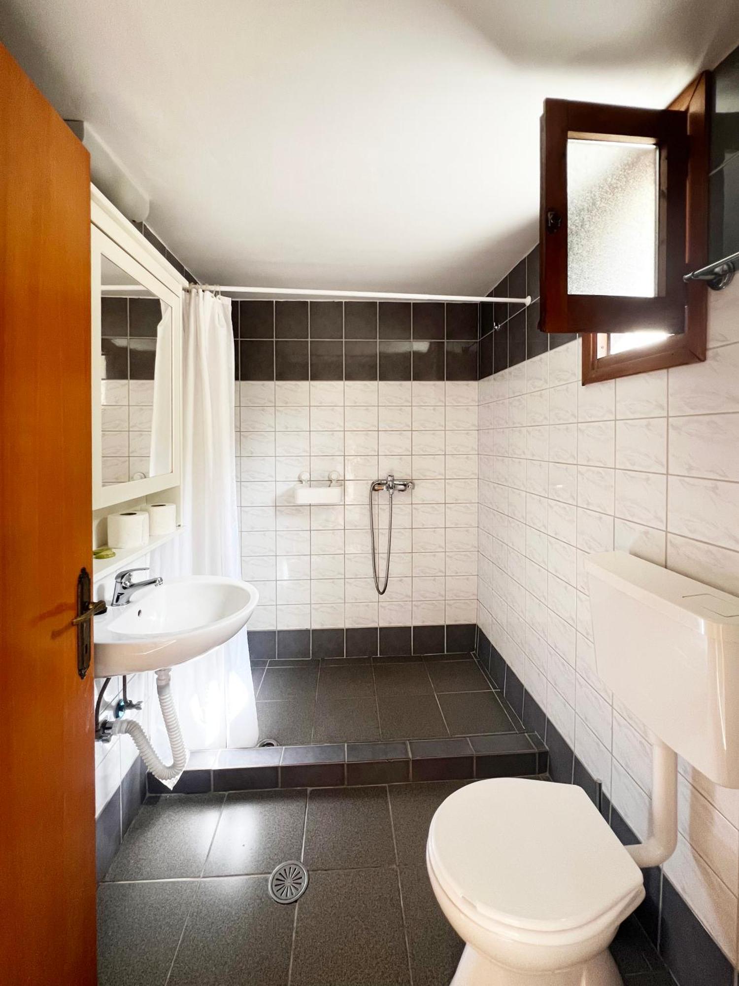 Three Brothers Aparthotel 2*